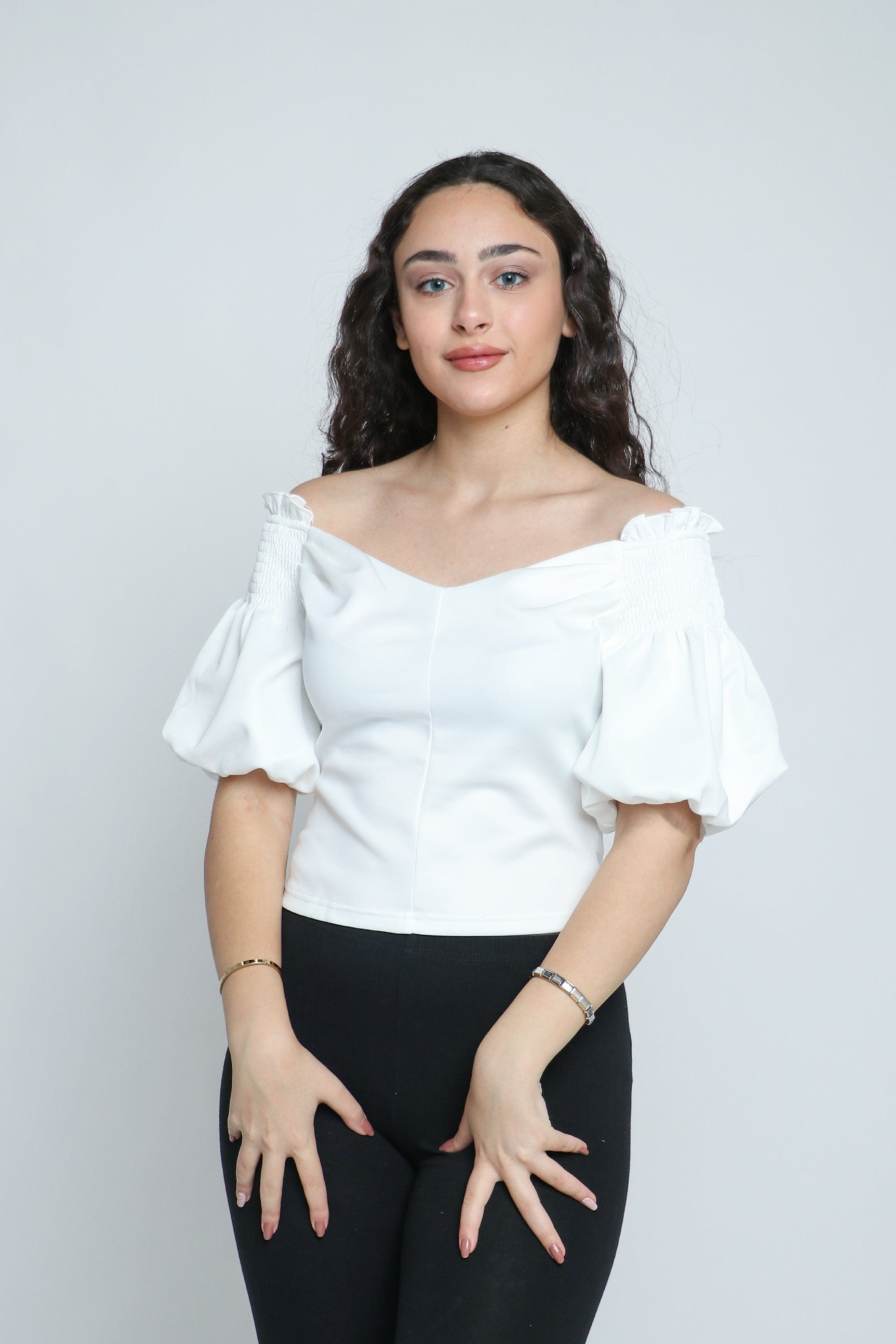 ميكا بلوزة بأكمام قصيرة منفوخة اوف شولدر