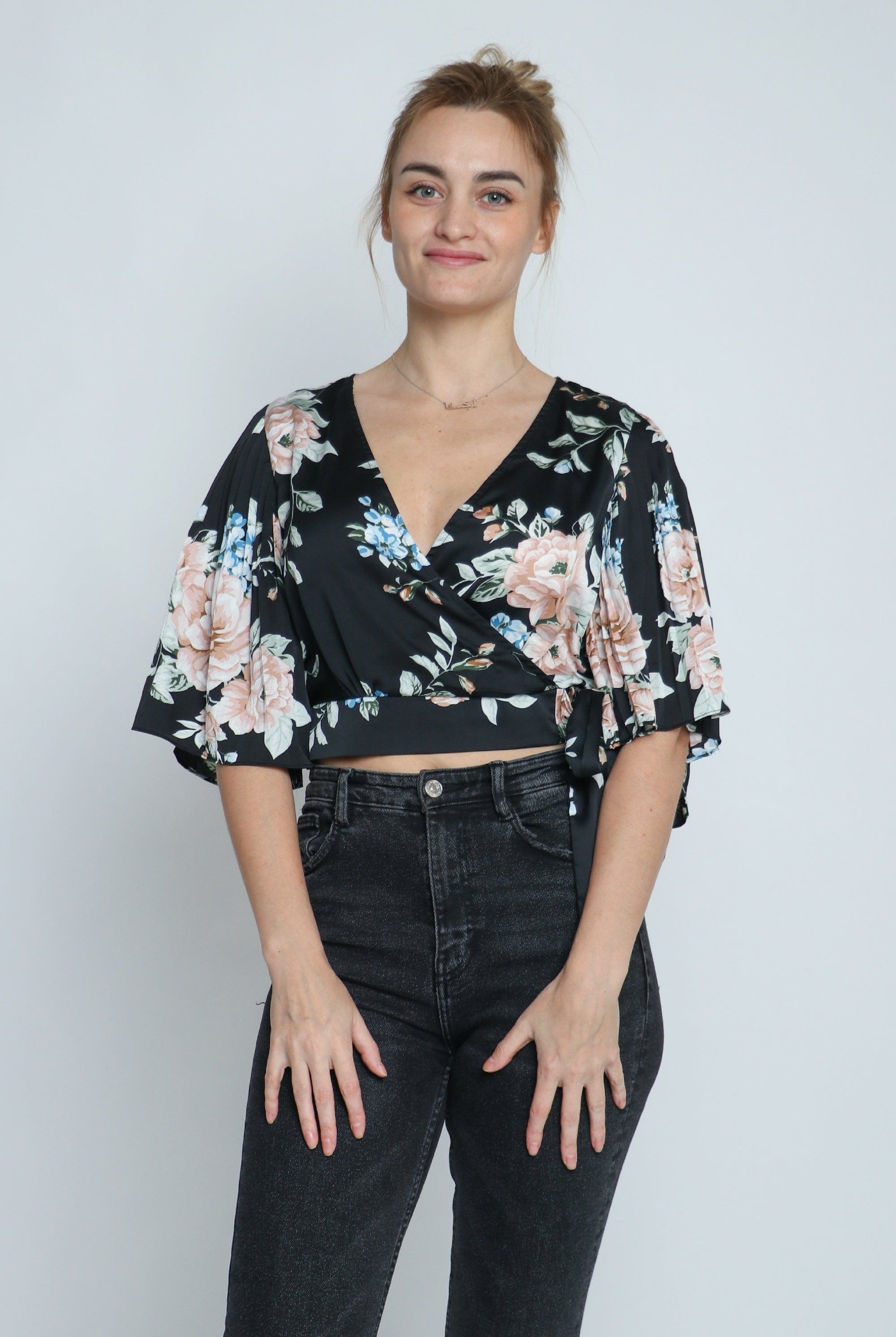 ميكا بلوزة مشجرة قصيرة سبعة برباط جانبي كم قصير نسائي