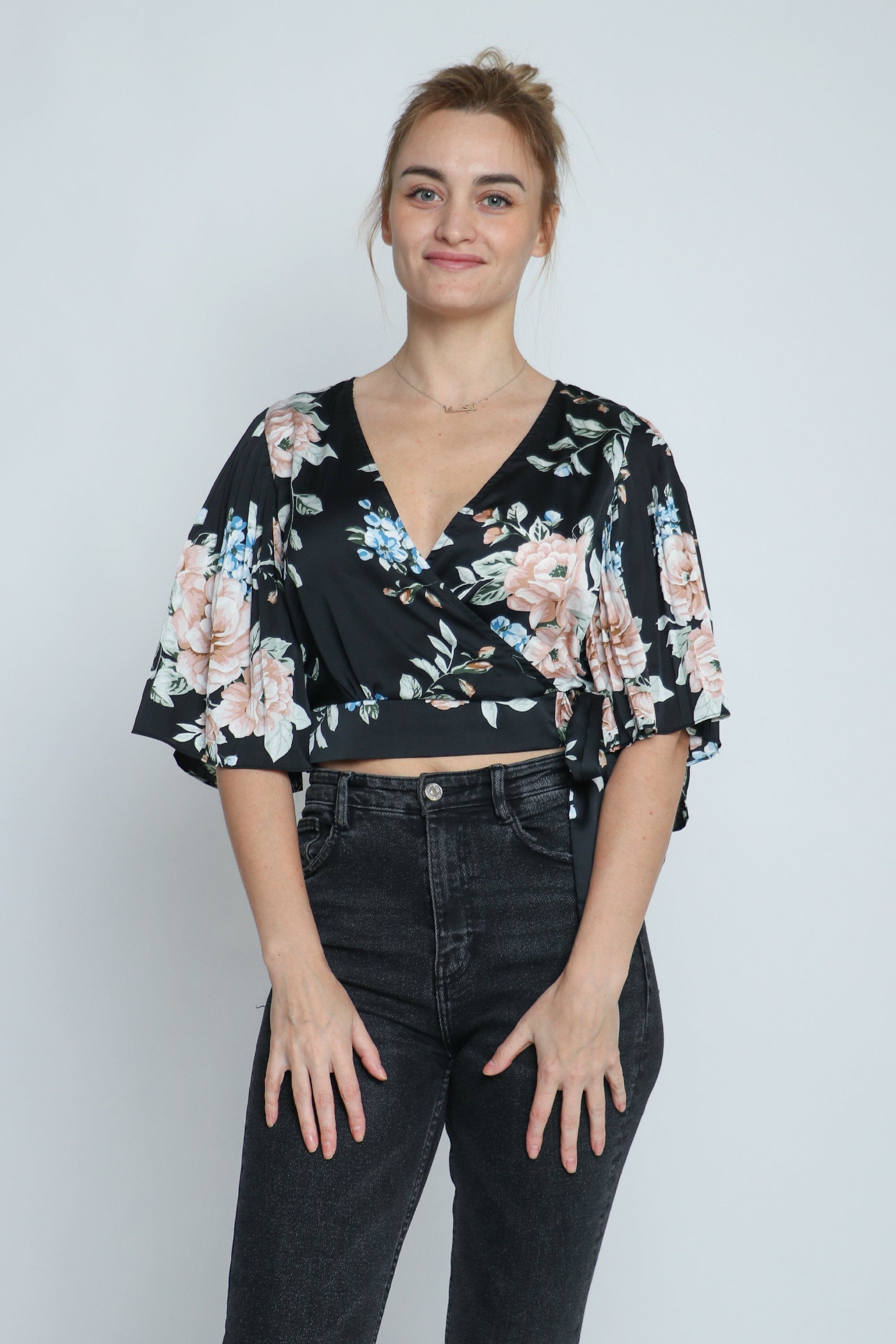 ميكا بلوزة مشجرة قصيرة سبعة برباط جانبي كم قصير نسائي