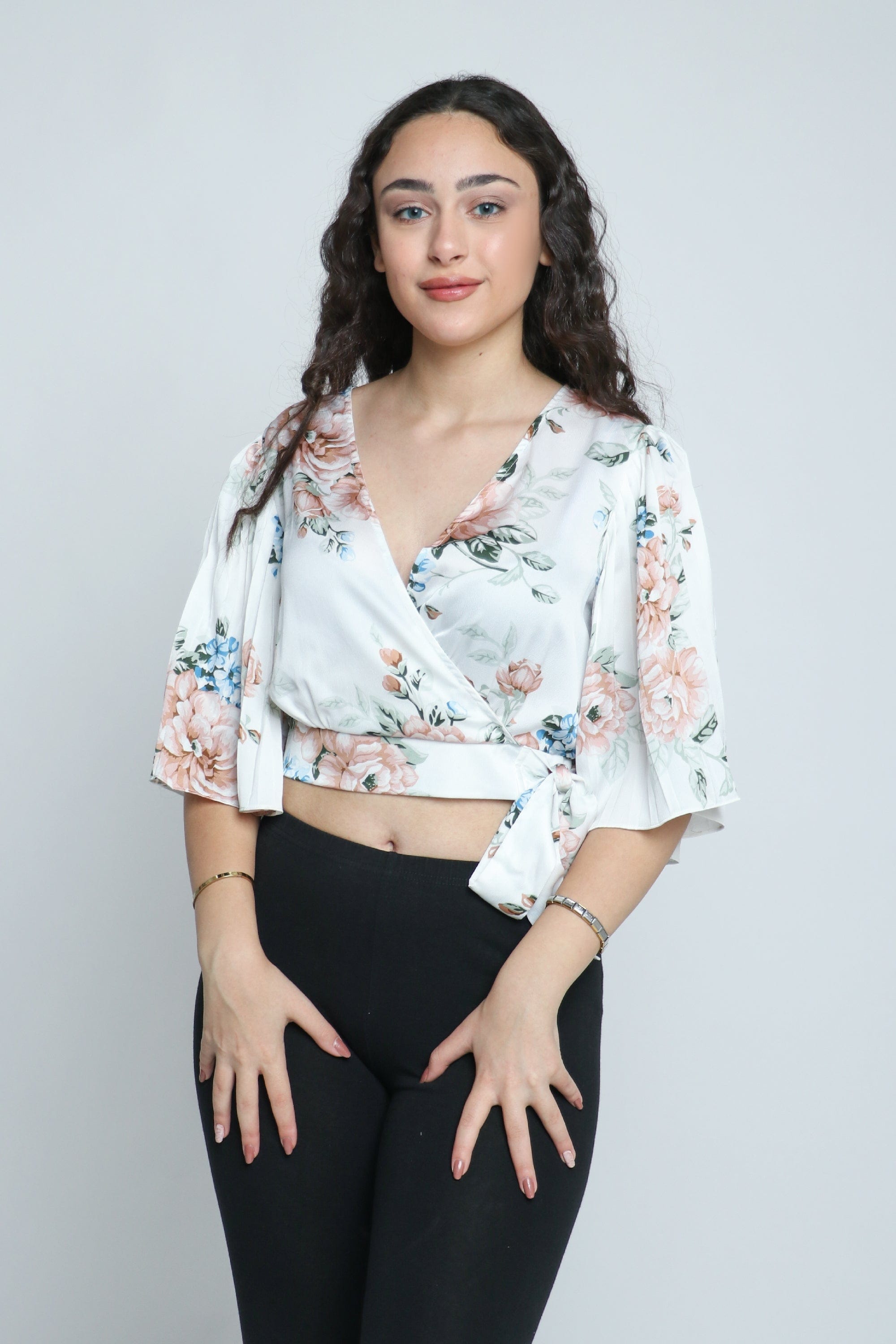 ميكا بلوزة مشجرة قصيرة سبعة برباط جانبي كم قصير نسائي