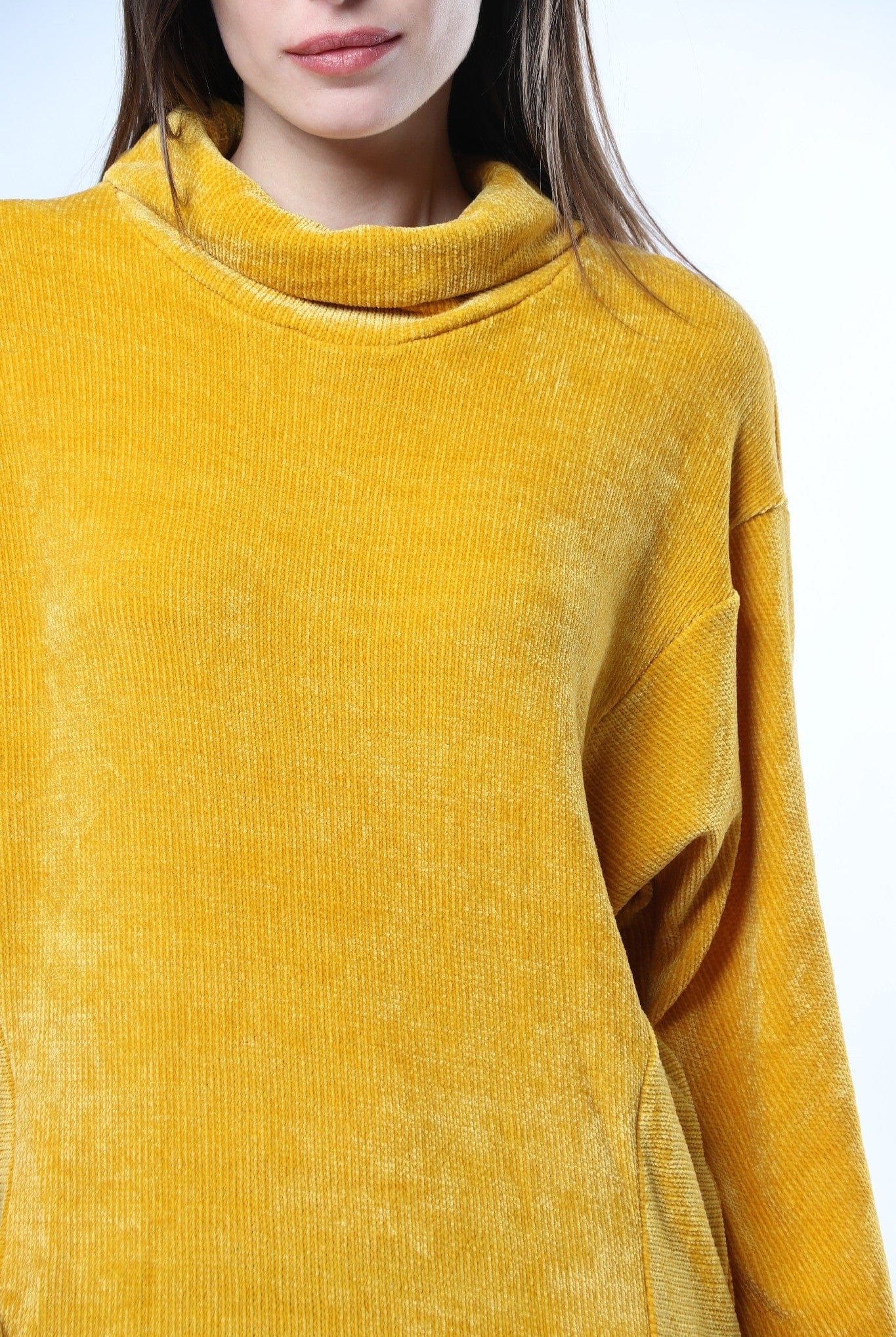 ميكا فستان قصير سادة مضلعة برقبة مرتفعة بأكمام طويلة