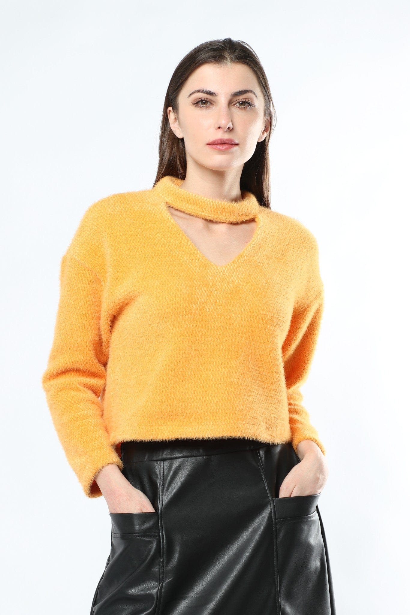 ميكا بلوزة بأكمام طويلة سادة بفتحة سبعة قصيرة