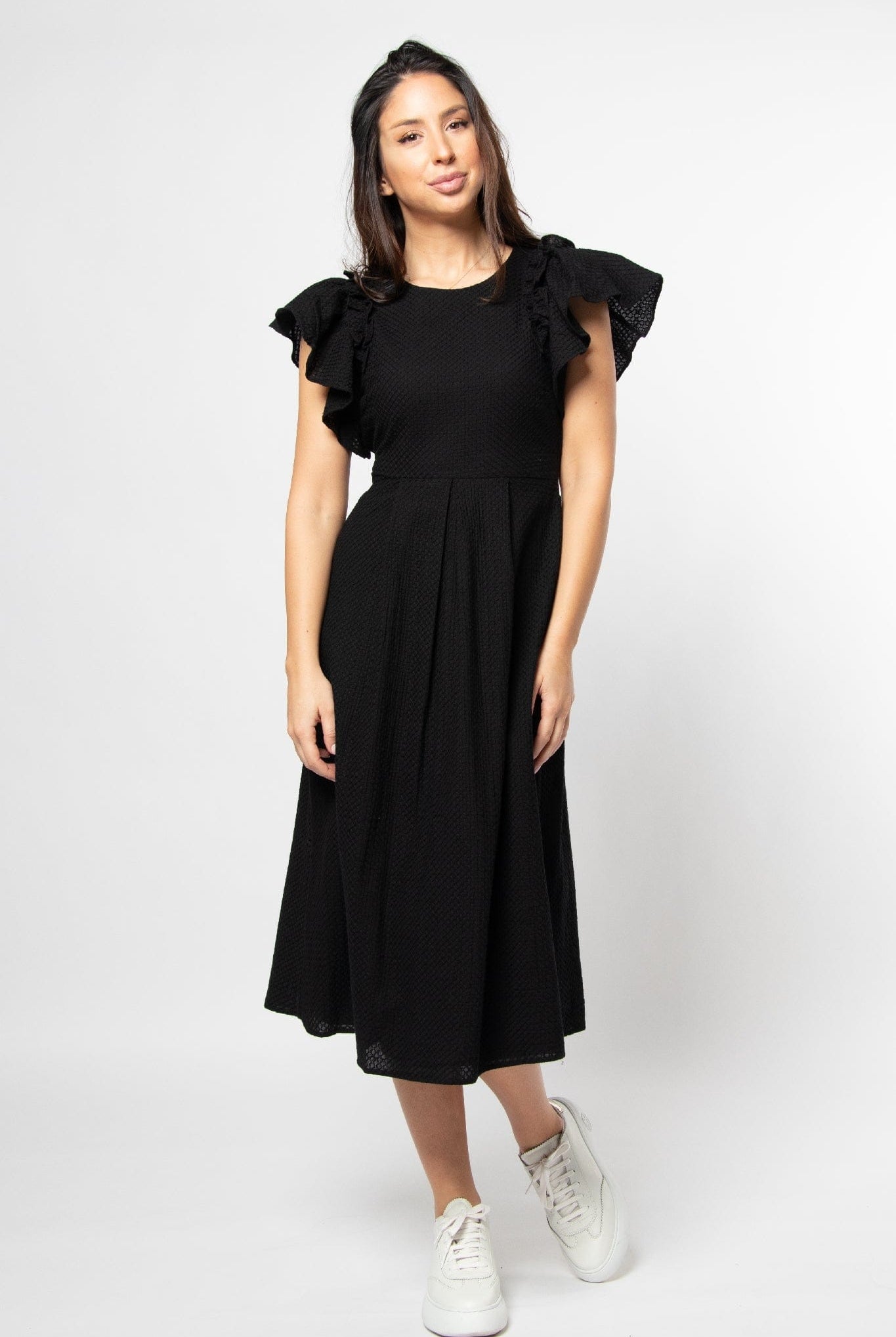 ميكا فستان ميدي بحزام خصر بكم قصير فراشة