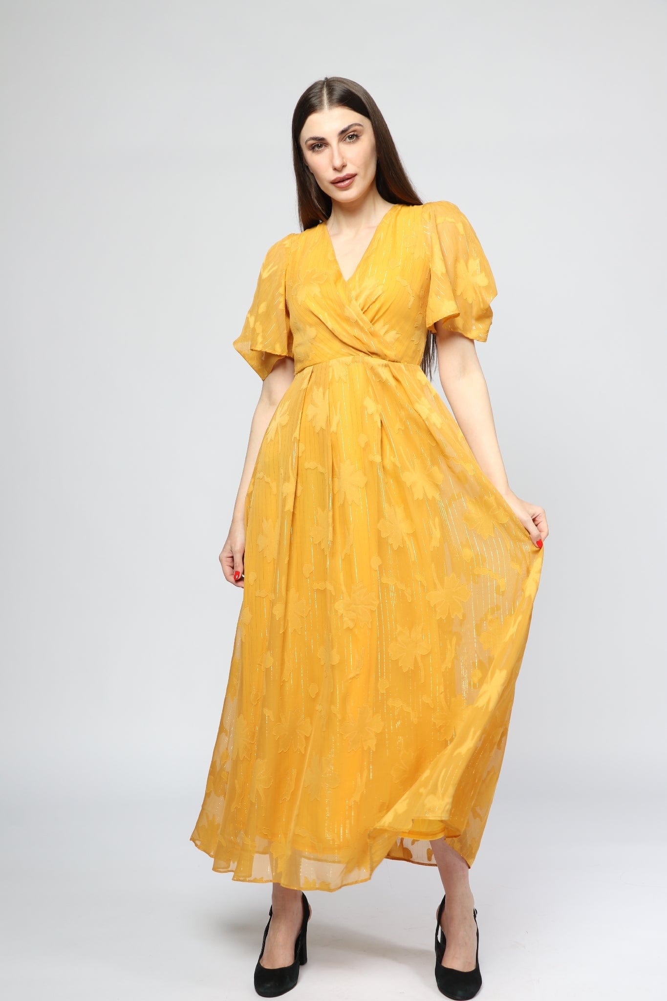 ميكا فستان طويل بأكمام قصيرة طبقات بفتحة صدر سبعة