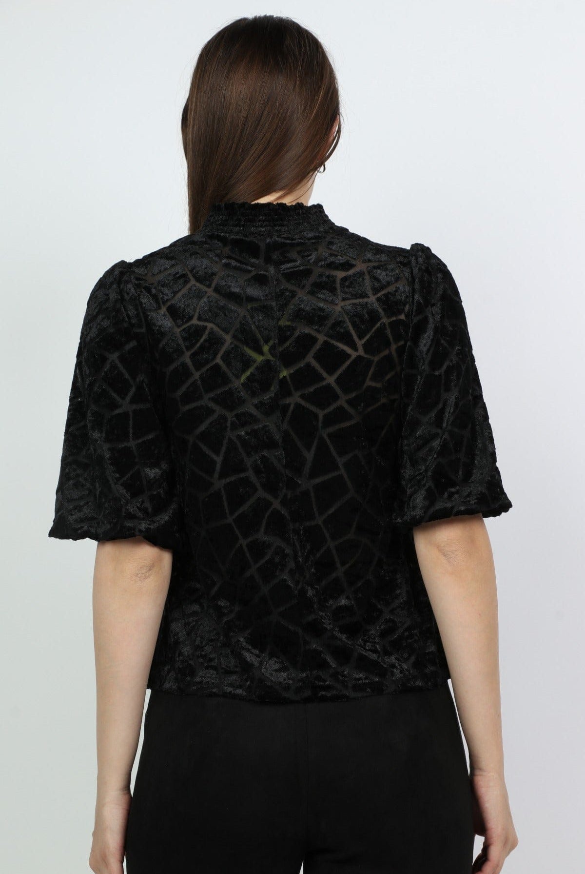 ميكا بلوزة برقبة عالية بتصميم مطرز نص كم بف نسائي