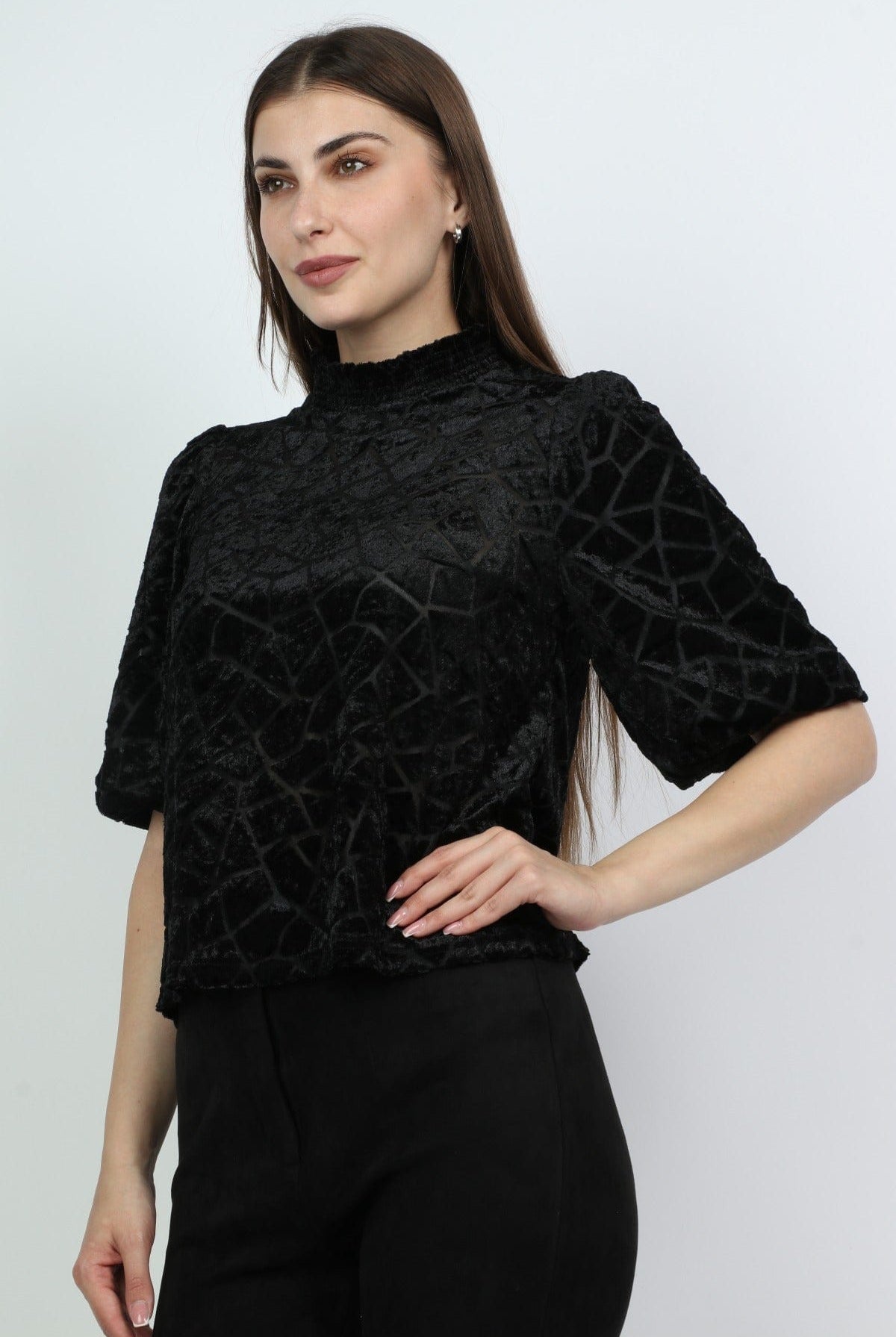 ميكا بلوزة برقبة عالية بتصميم مطرز نص كم بف نسائي