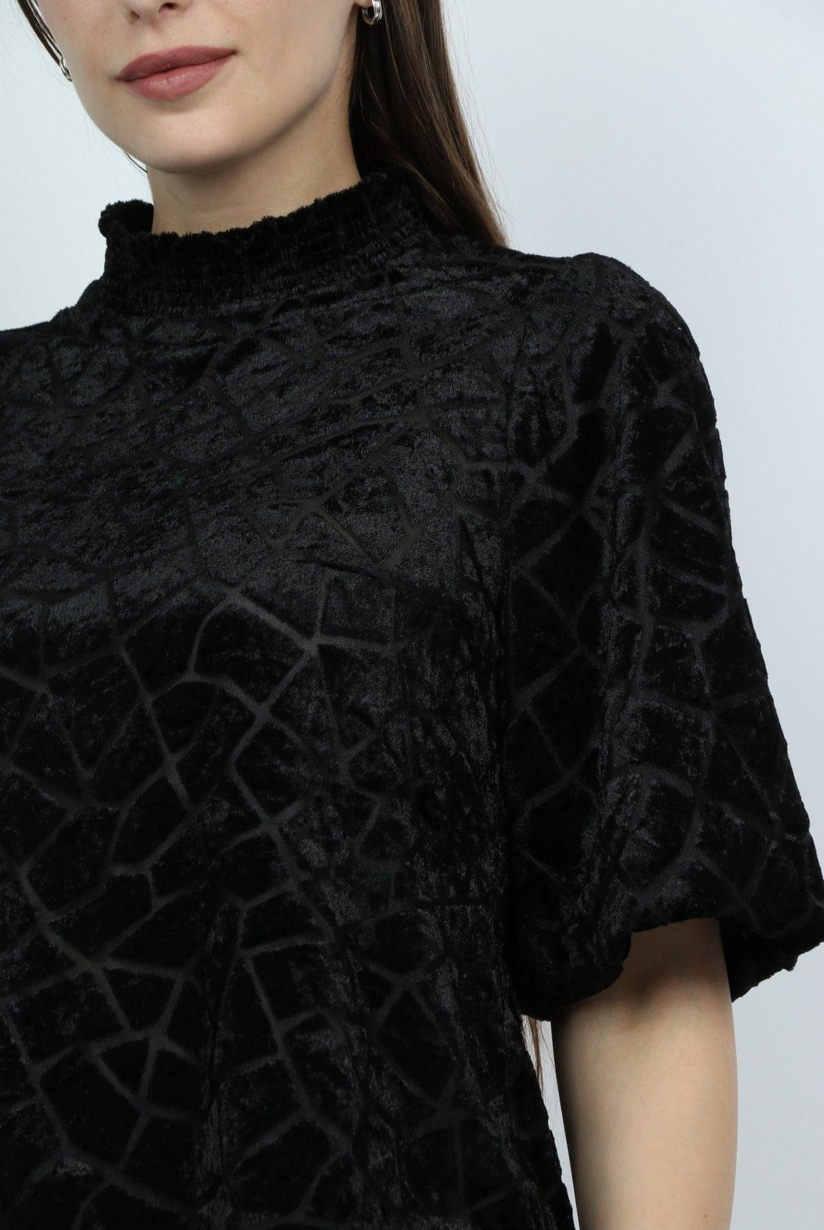 ميكا بلوزة برقبة عالية بتصميم مطرز نص كم بف نسائي