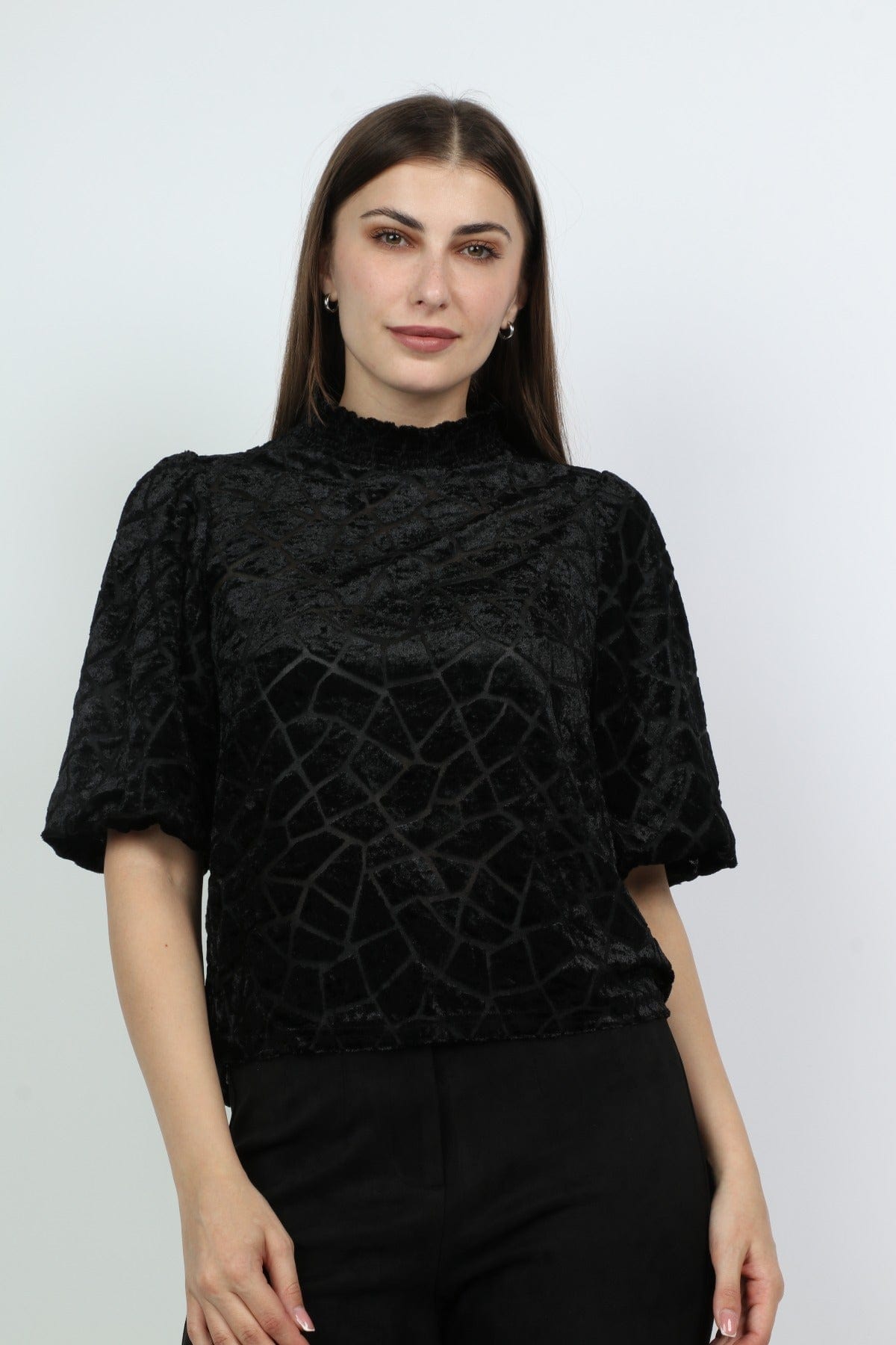 ميكا بلوزة برقبة عالية بتصميم مطرز نص كم بف نسائي