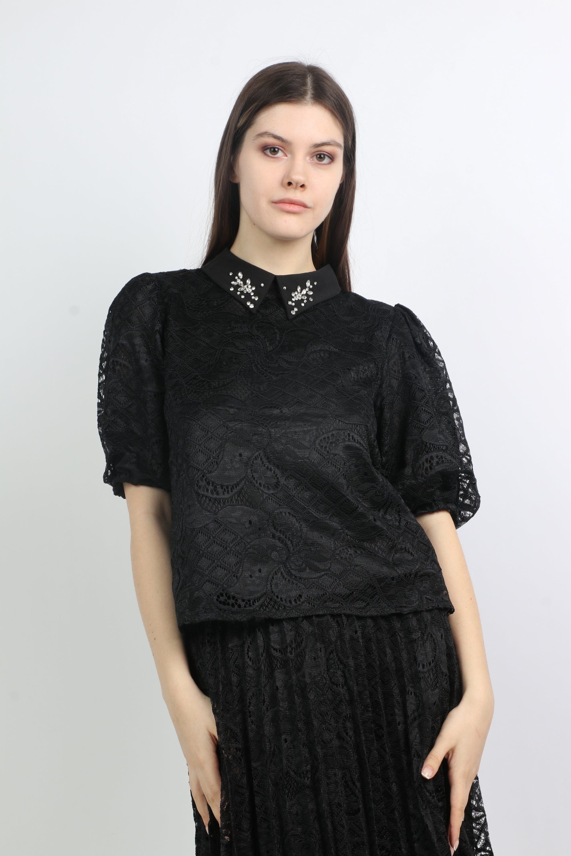 ميكا بلوزة دانتيل بياقة مطرزة بأكمام منفوخة نسائي