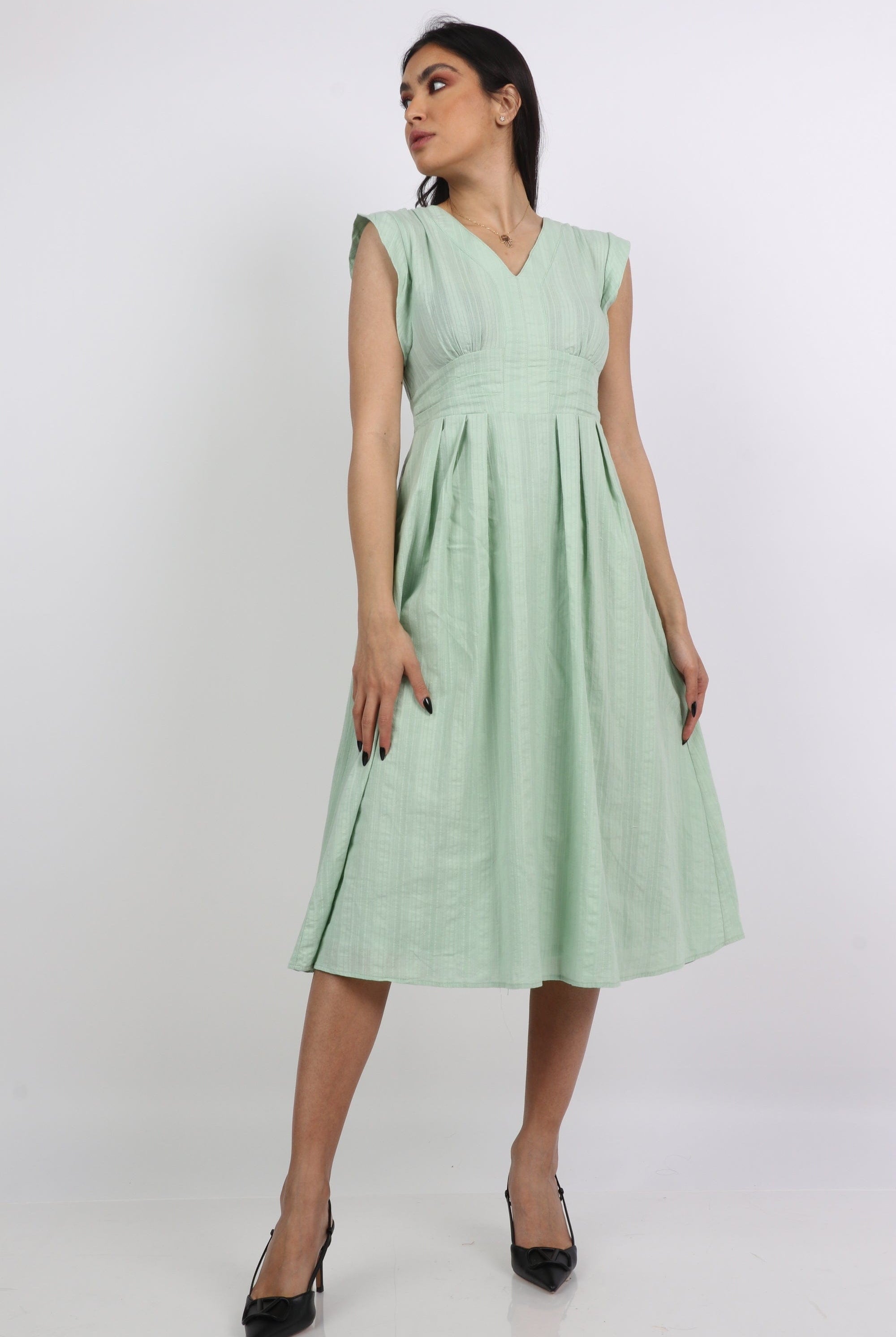 ميكا فستان ميدي سادة بخصر مزموم بدون كم