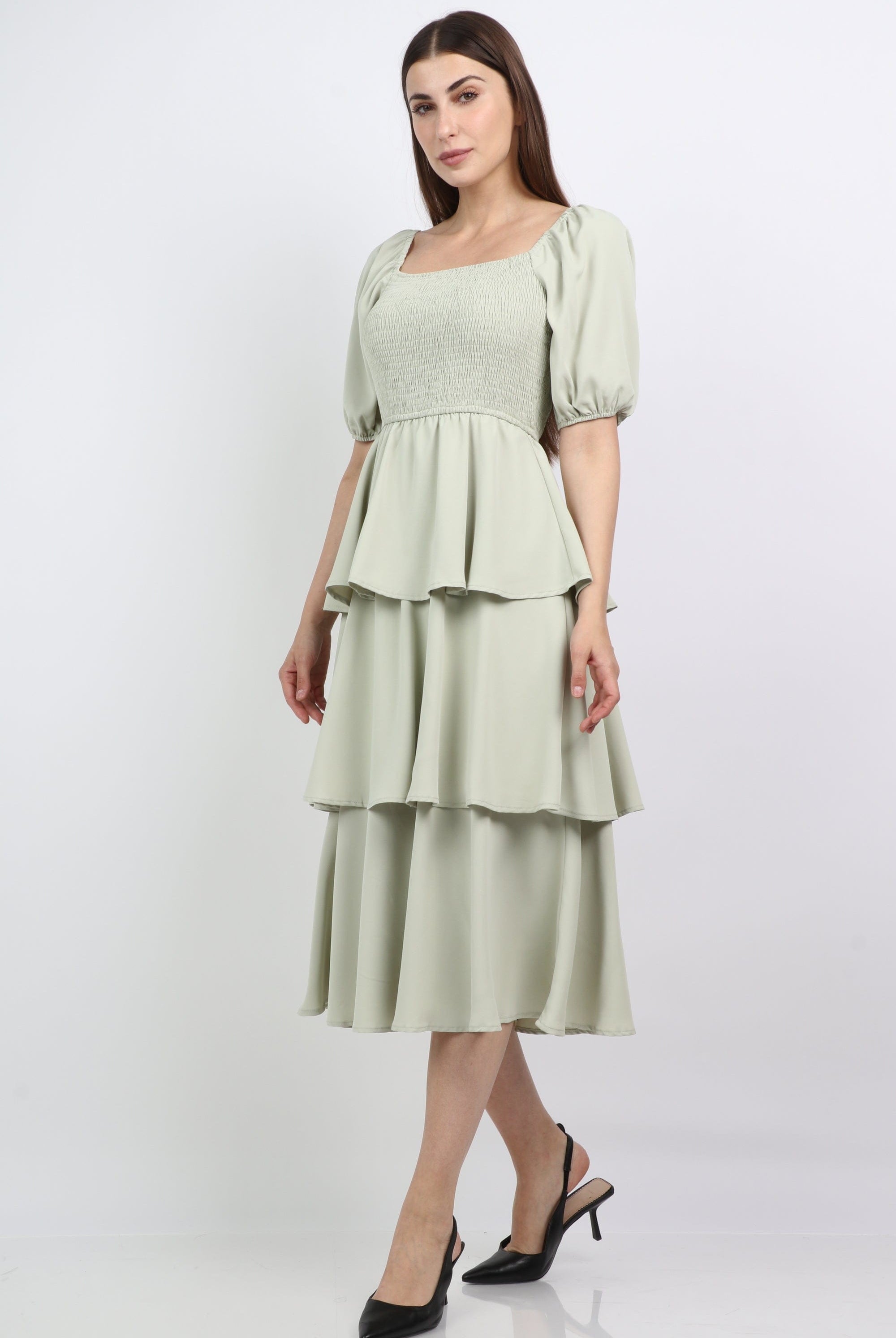 ميكا فستان ميدي مكشكش من تحت بكم قصير