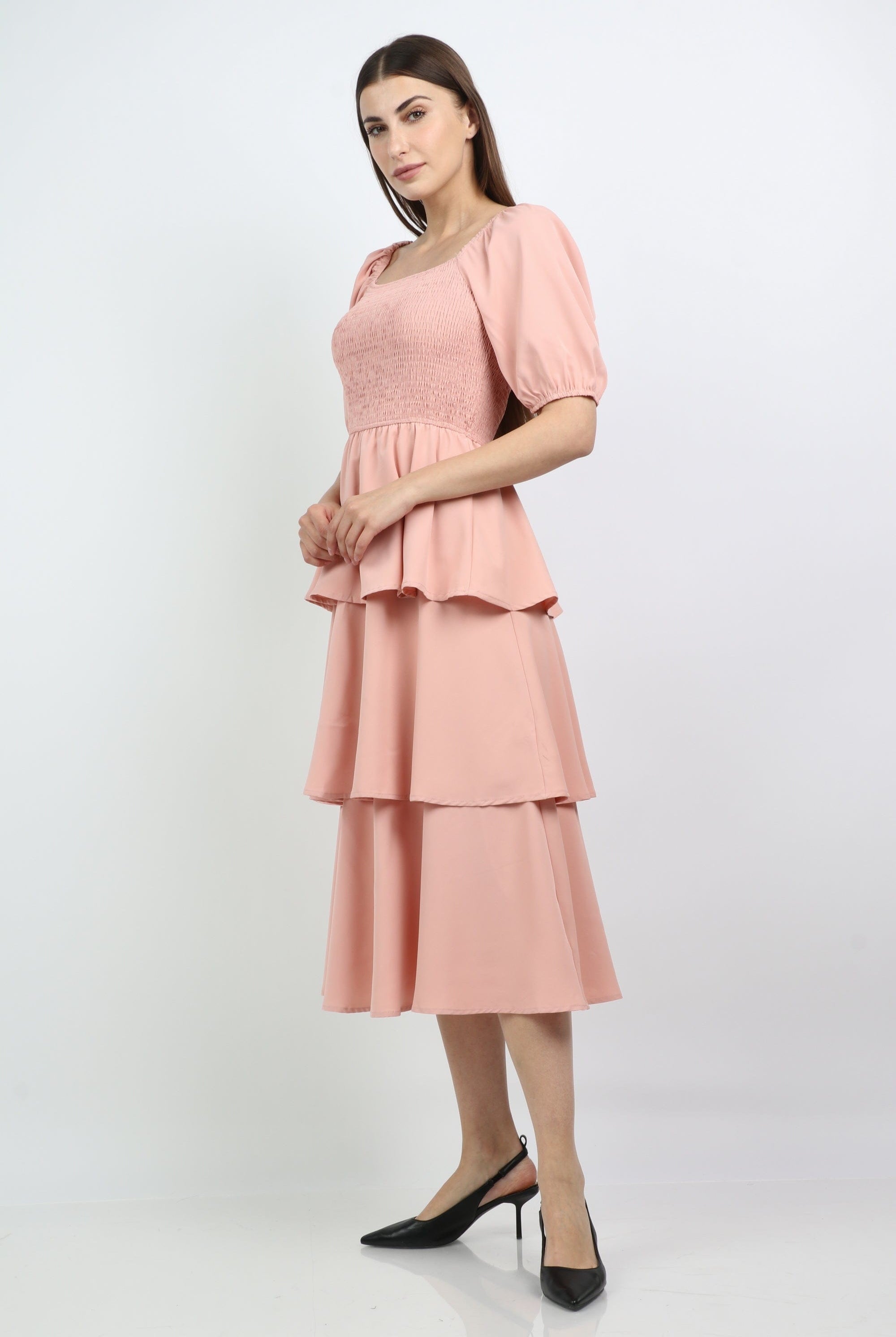 ميكا فستان ميدي مكشكش من تحت بكم قصير