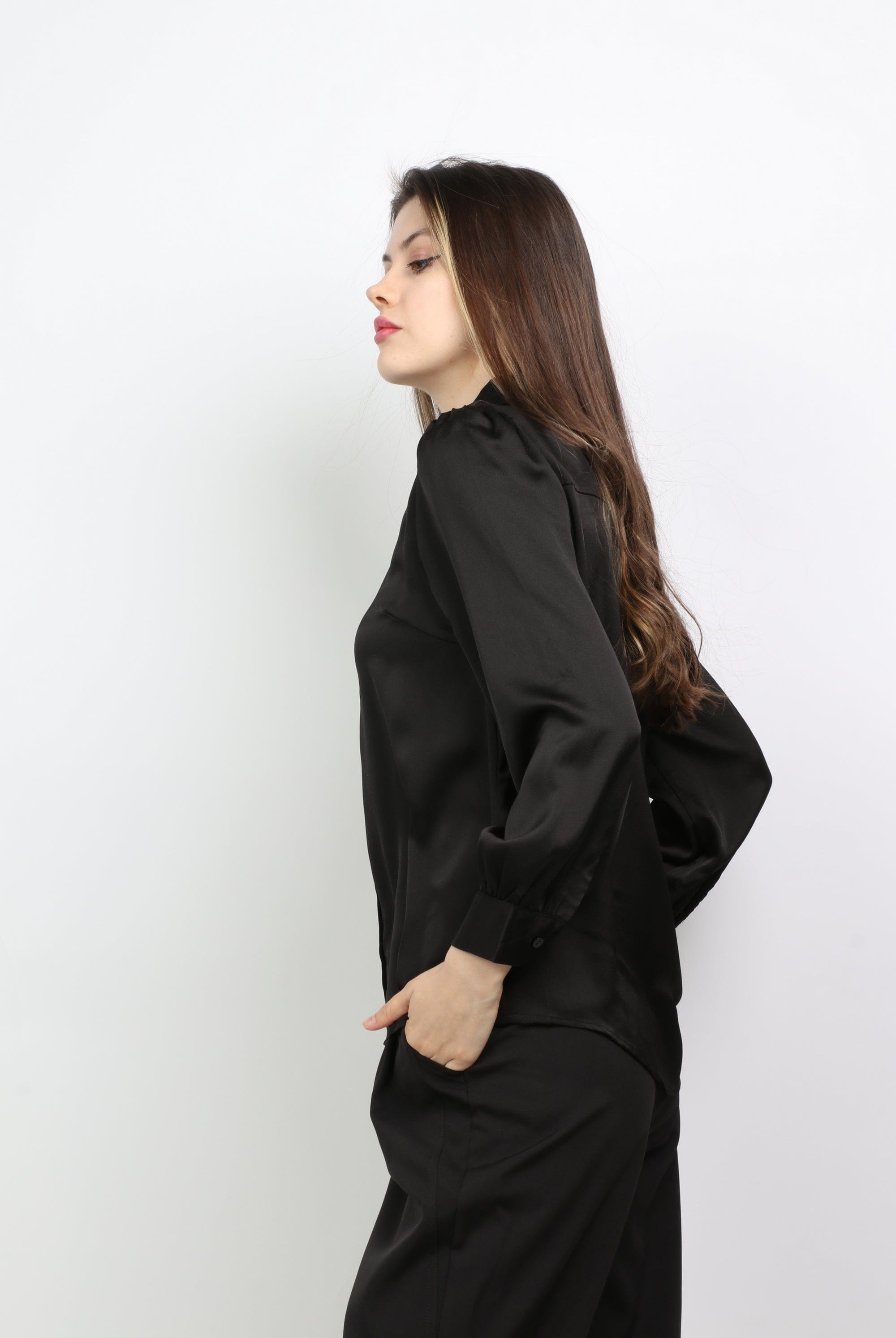 ميكا قميص سادة بأزرار أمامية بياقة دانتيل وكم طويل