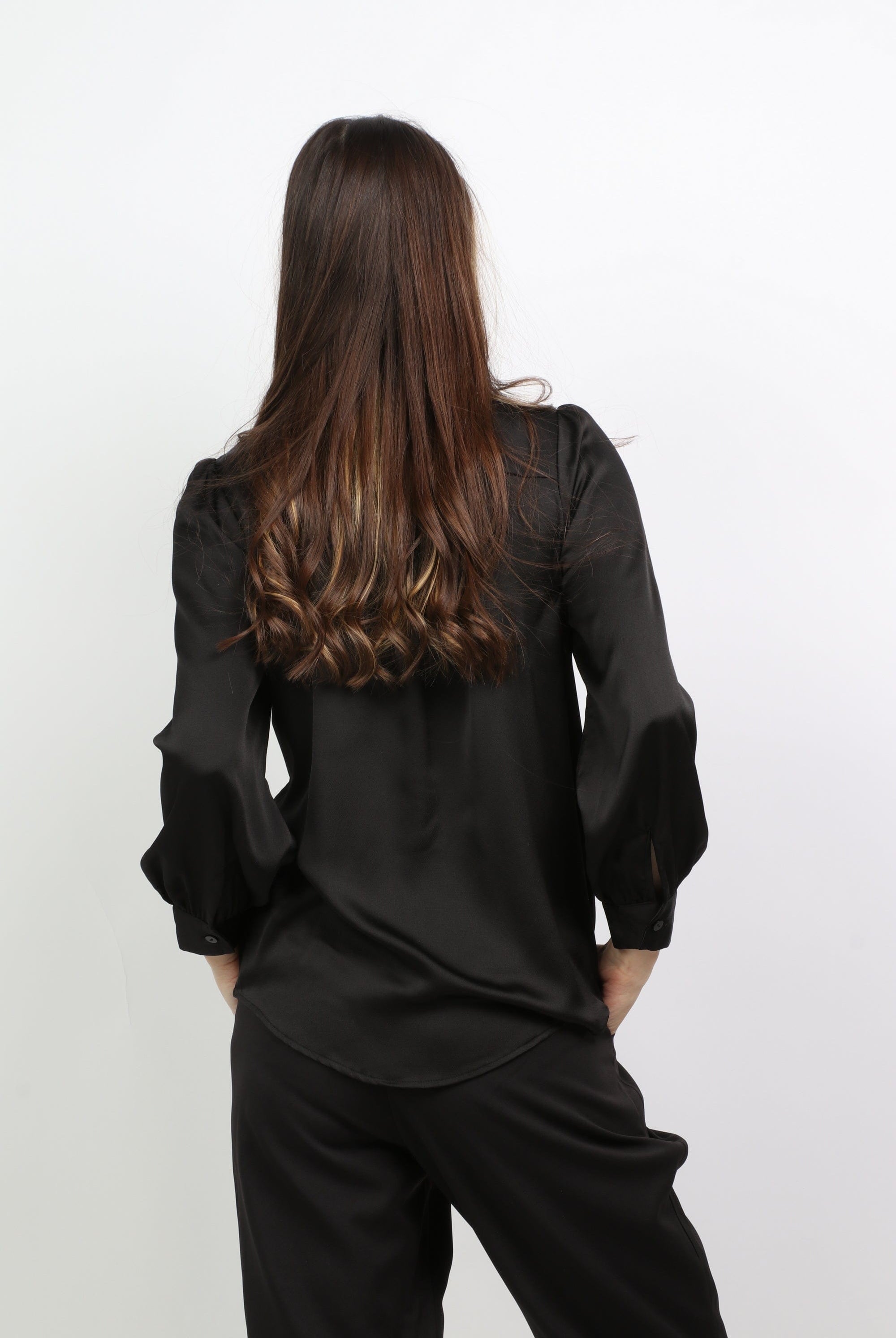 ميكا قميص سادة بأزرار أمامية بياقة دانتيل وكم طويل