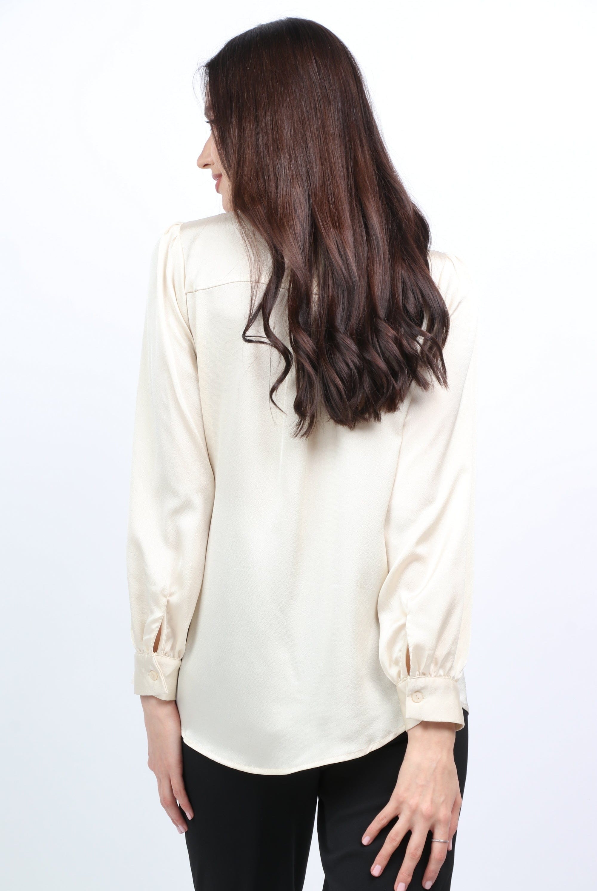 ميكا قميص سادة بأزرار أمامية بياقة دانتيل وكم طويل