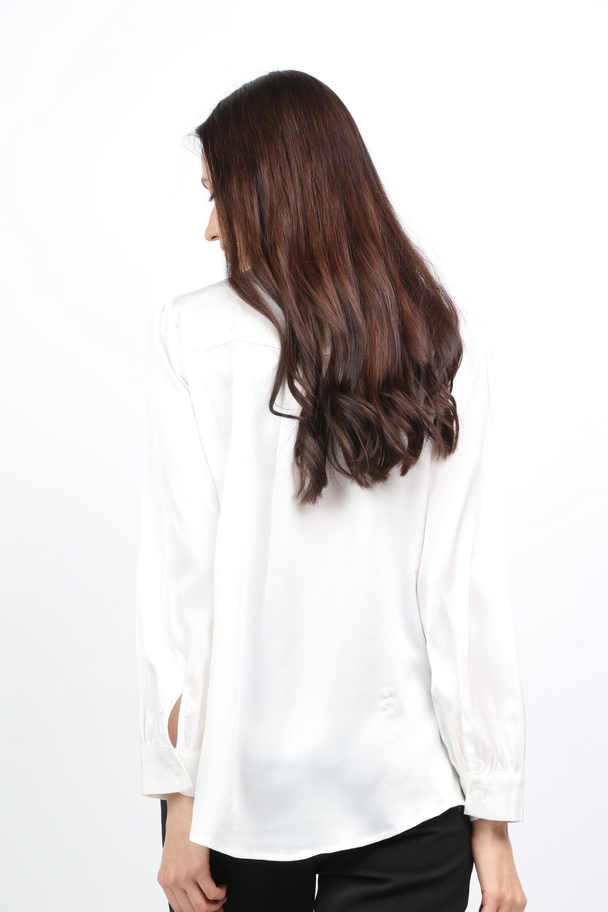 ميكا قميص سادة بأزرار أمامية بياقة دانتيل وكم طويل