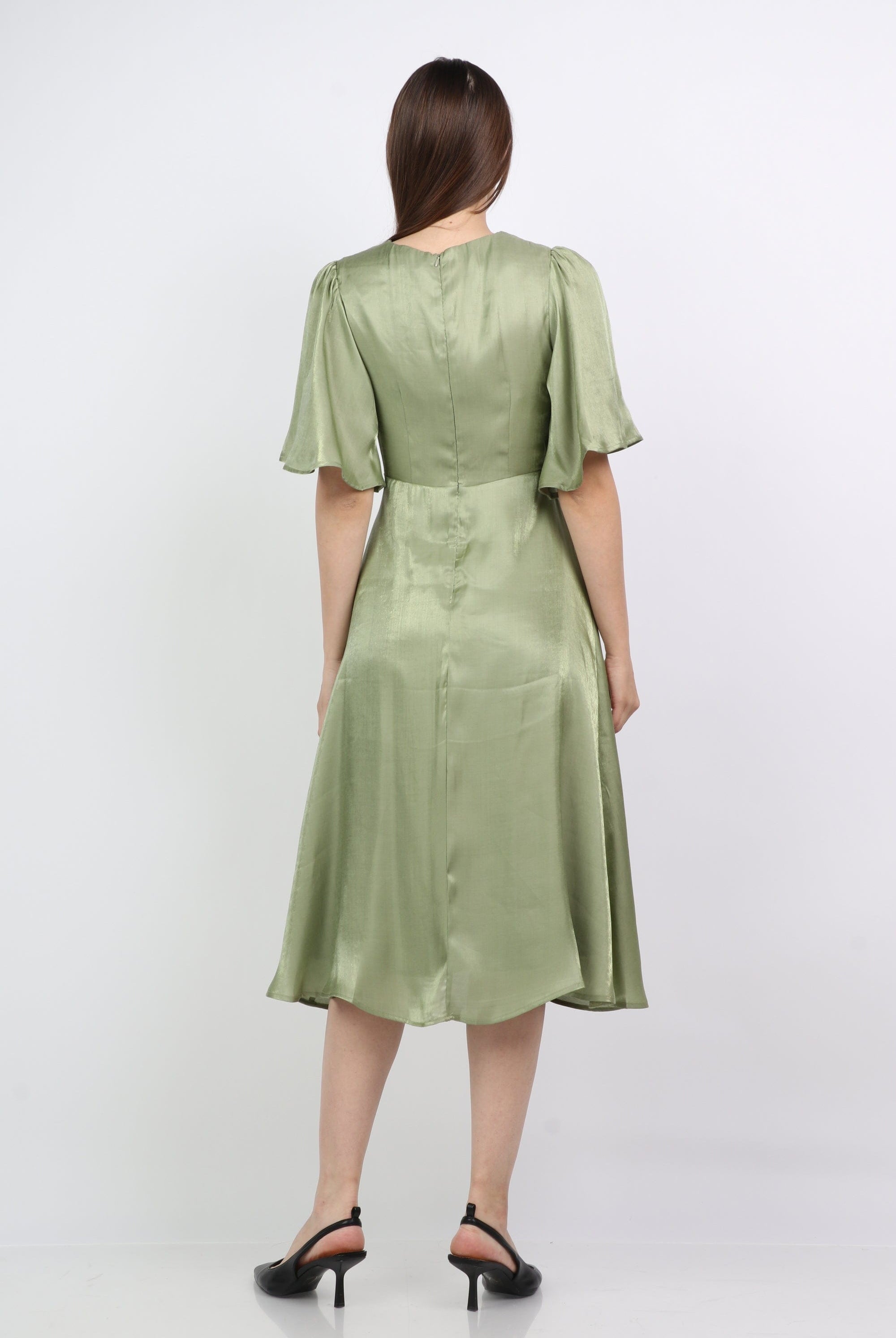 ميكا فستان ميدي كلاسيك سادة فتحة صدر سبعة كم فراشة قصير