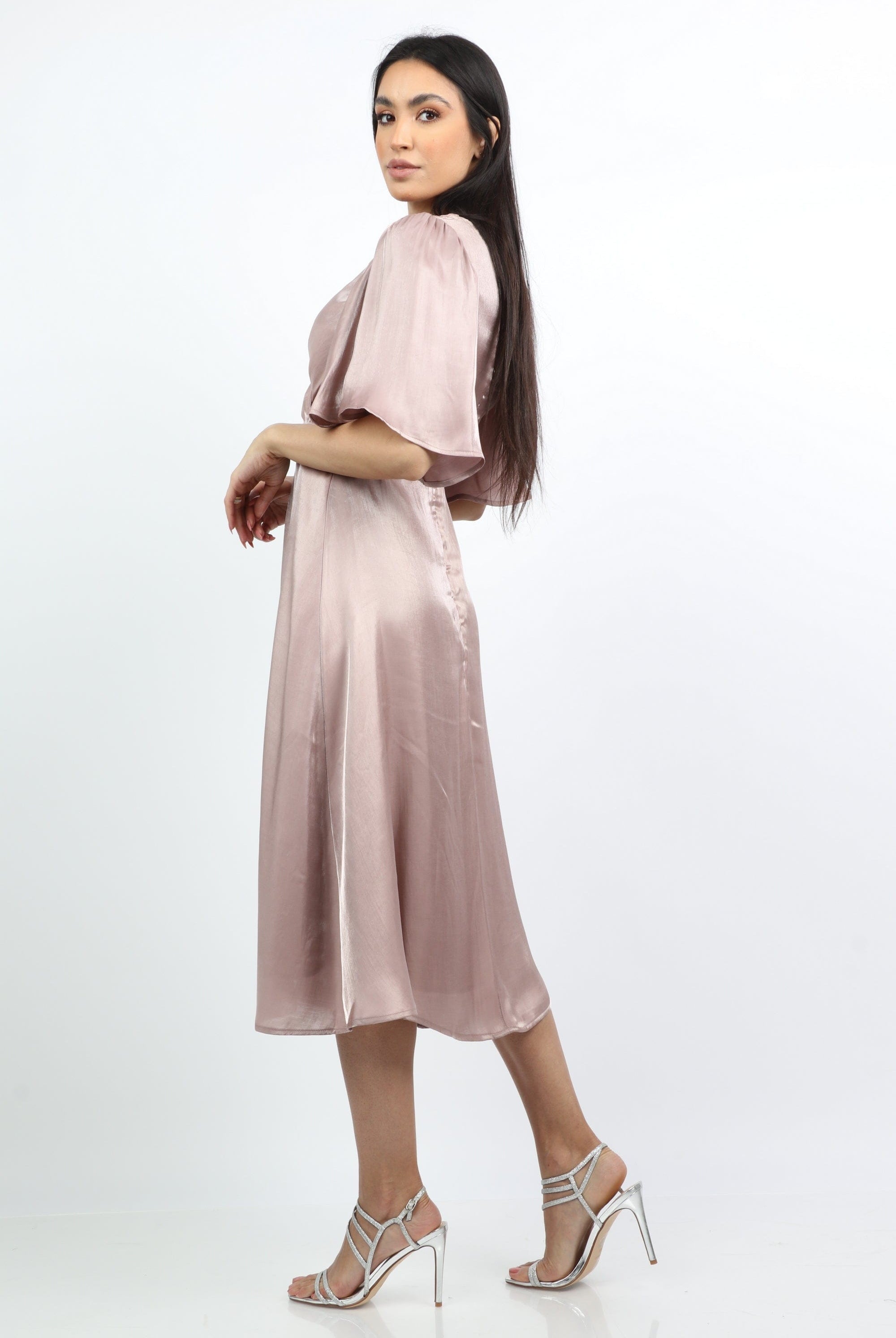 ميكا فستان ميدي كلاسيك سادة فتحة صدر سبعة كم فراشة قصير