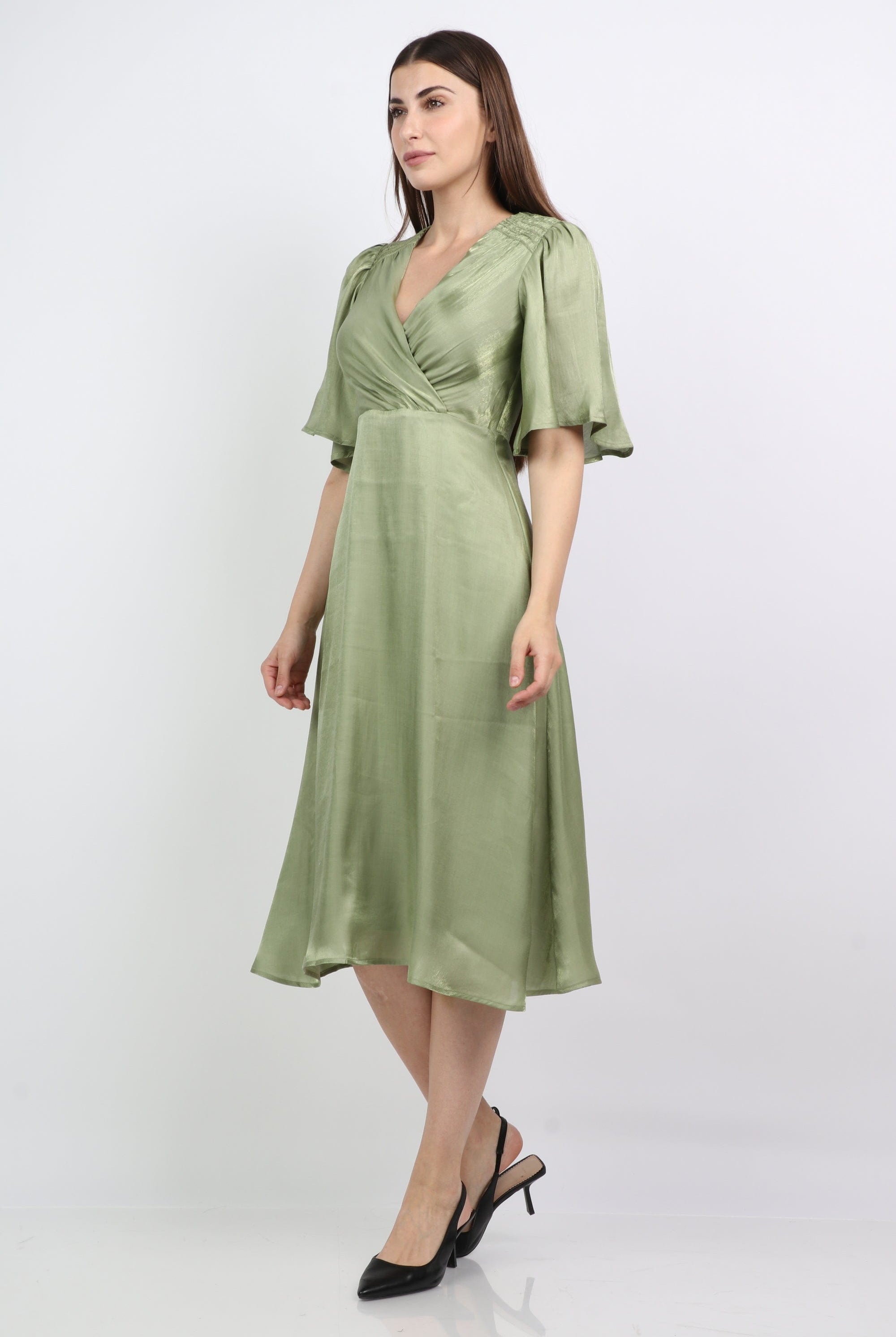 ميكا فستان ميدي كلاسيك سادة فتحة صدر سبعة كم فراشة قصير