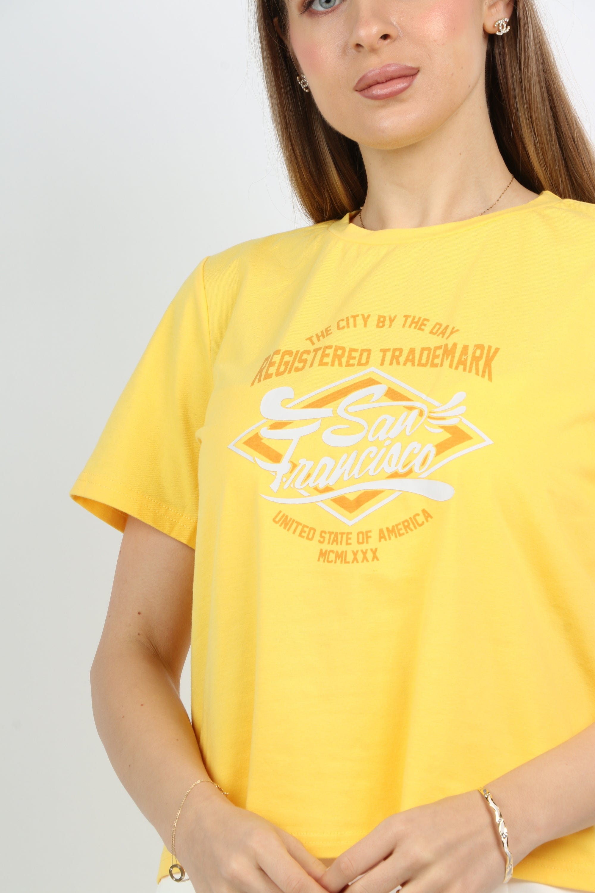 ميكا بلوزة كاجوال قطنية بفتحة دائرية كم قصير نسائي