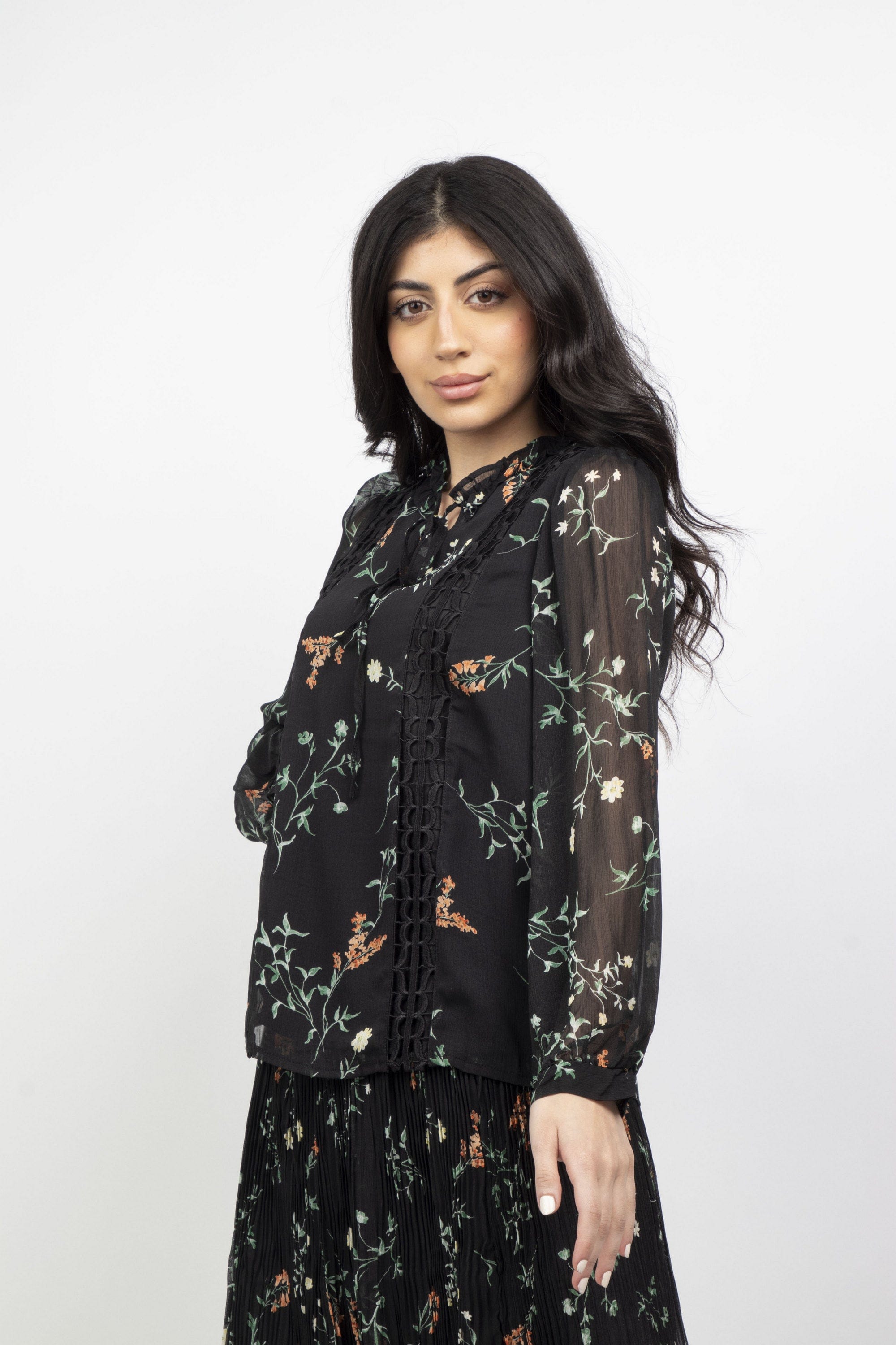 ميكا قميص مشجر بربطة عنق وكم طويل نسائي