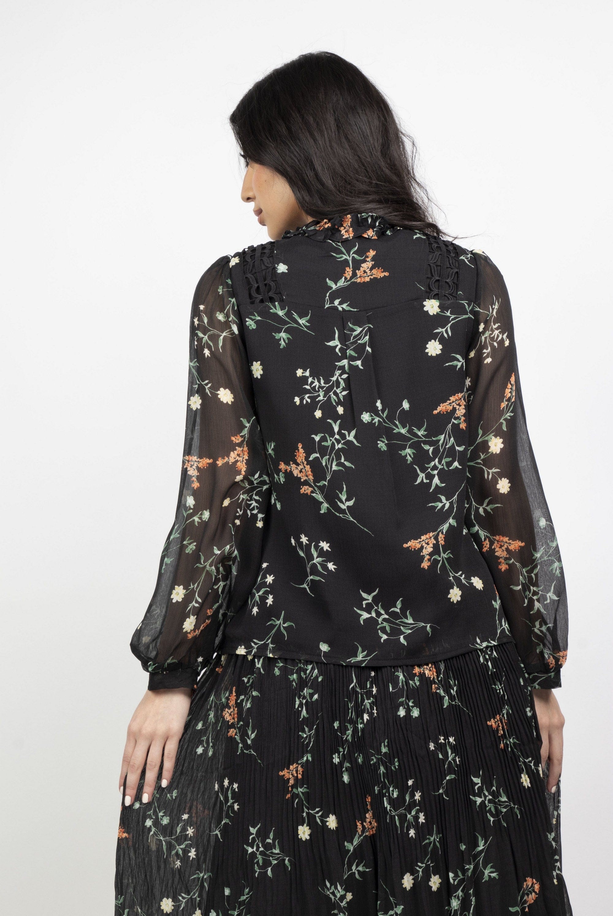 ميكا قميص مشجر بربطة عنق وكم طويل نسائي