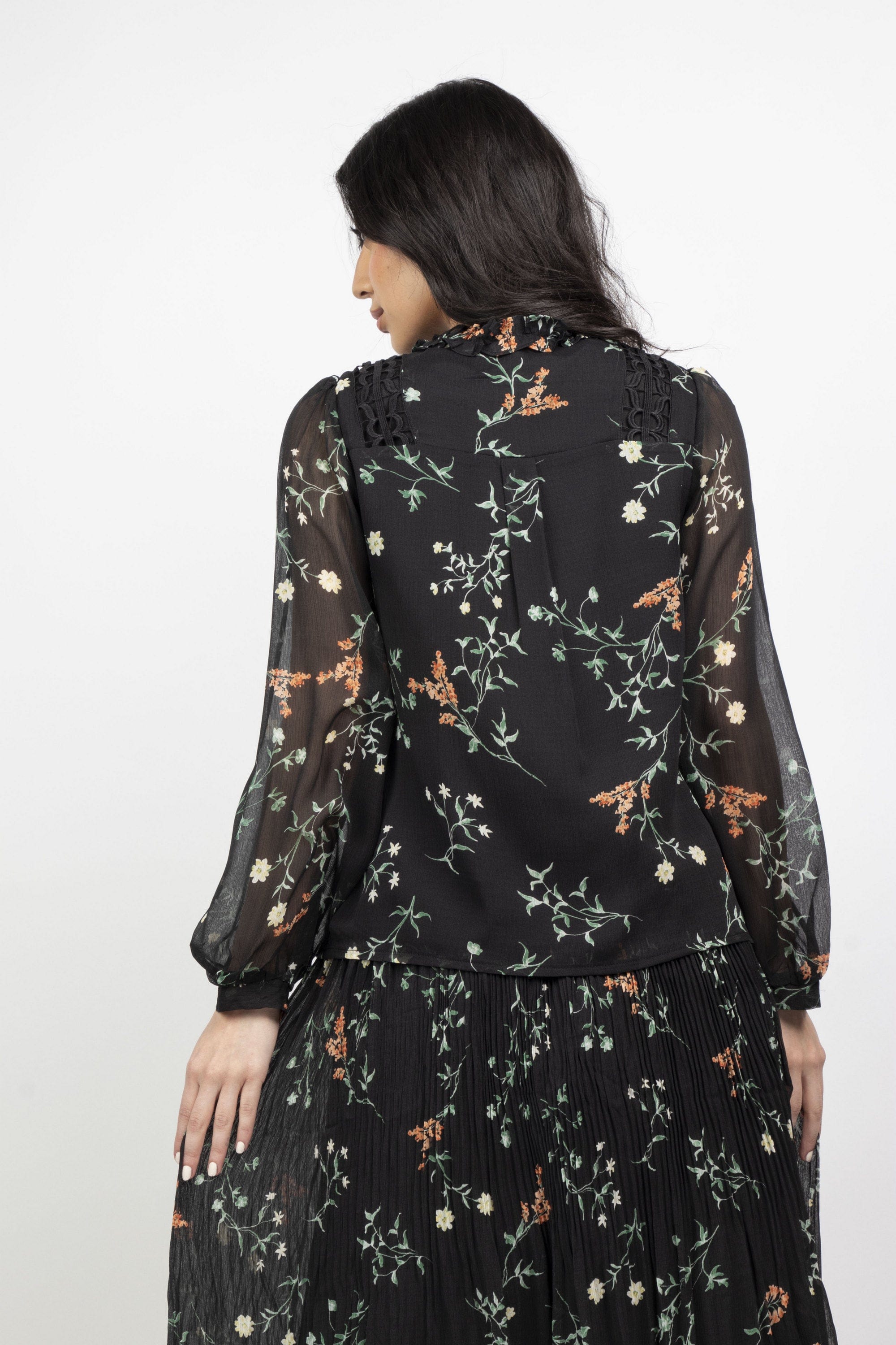 ميكا قميص مشجر بربطة عنق وكم طويل نسائي