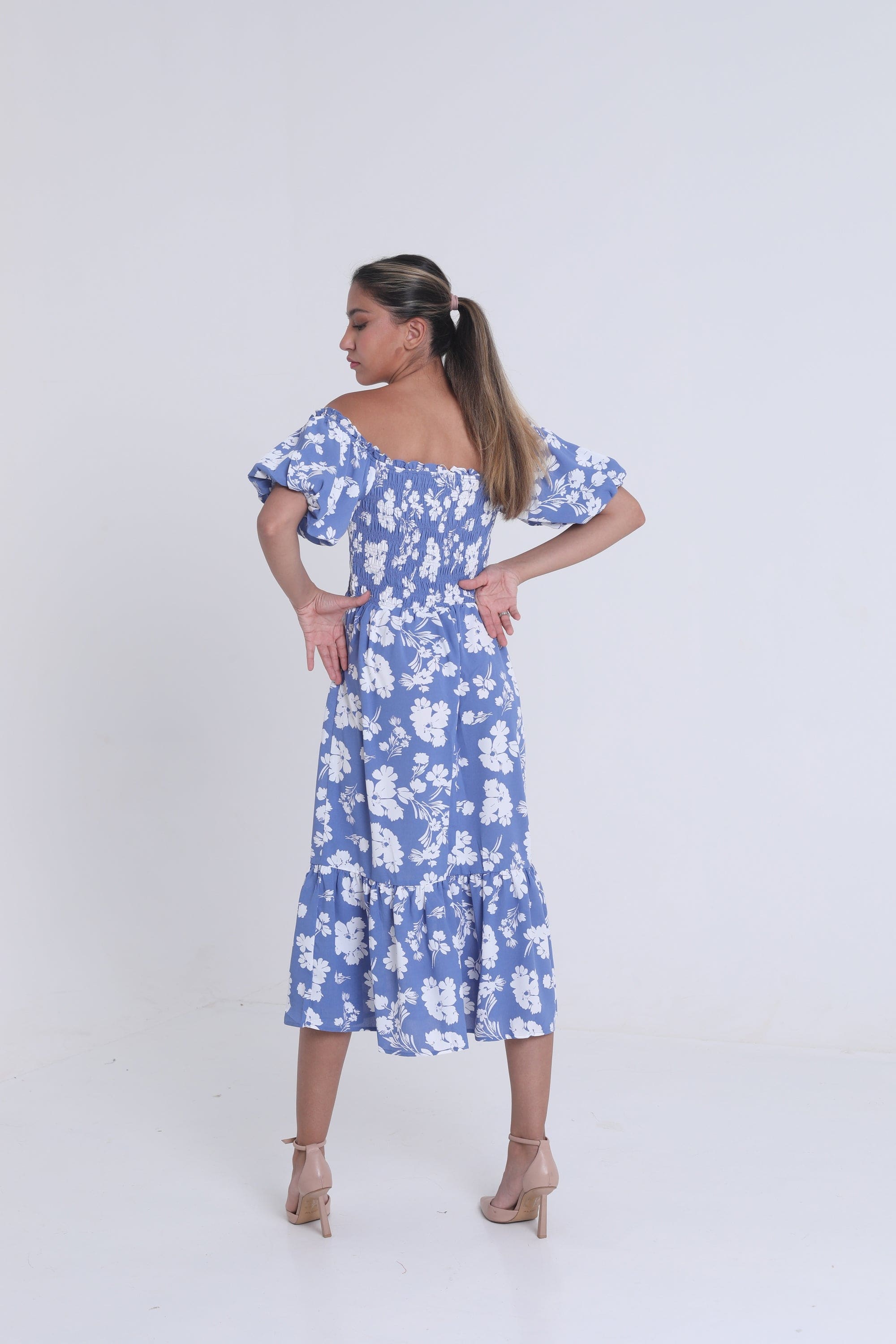 ู
ููุง ูุณุชุงู ู
ูุฏู ุจุฏูู ูุชู ู
ูุฑุฏ ุจูู
ูุตูุฑ ุจู