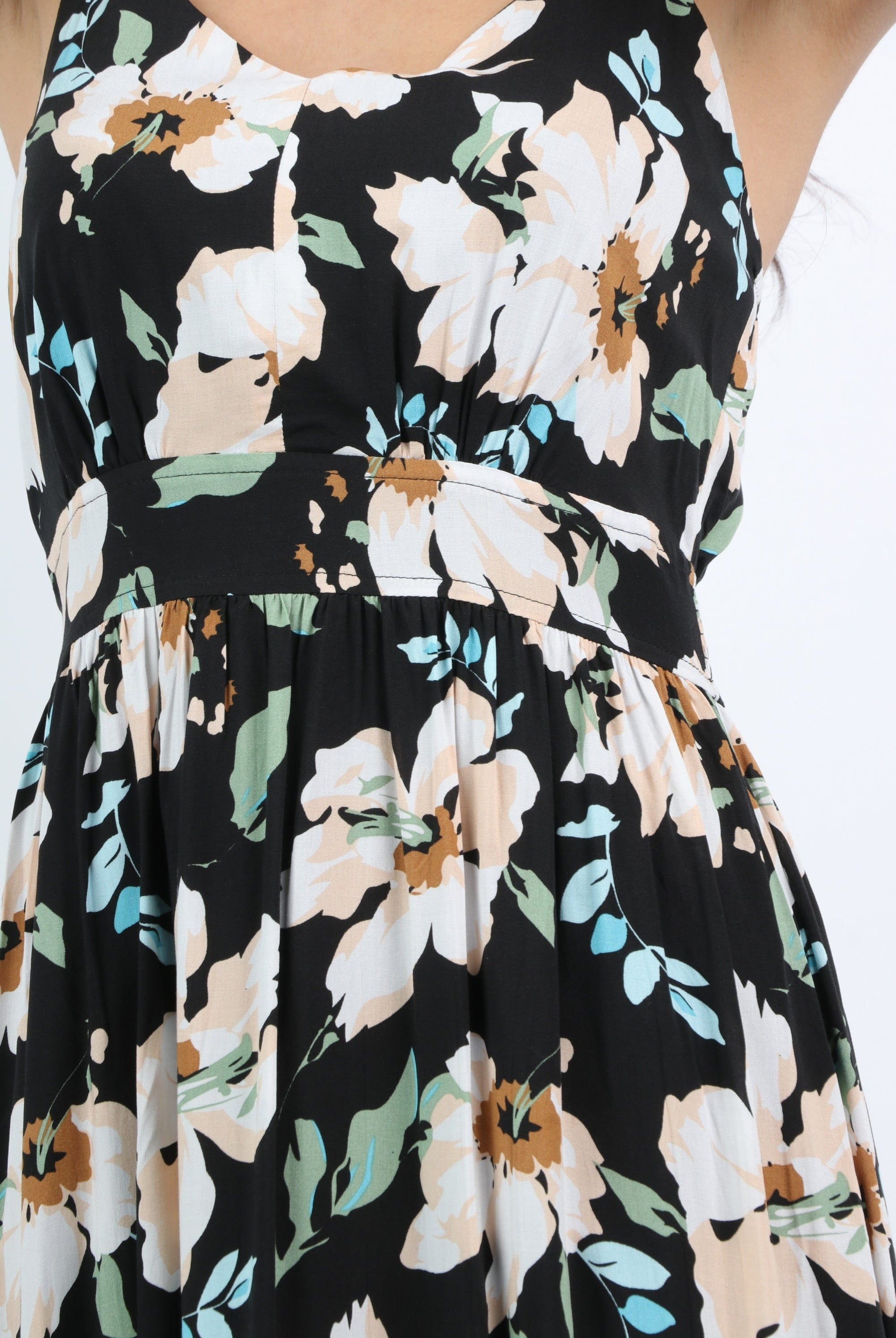 ميكا فستان طويل مشجر واسع رقبة دائرية بحمالات رفيعة