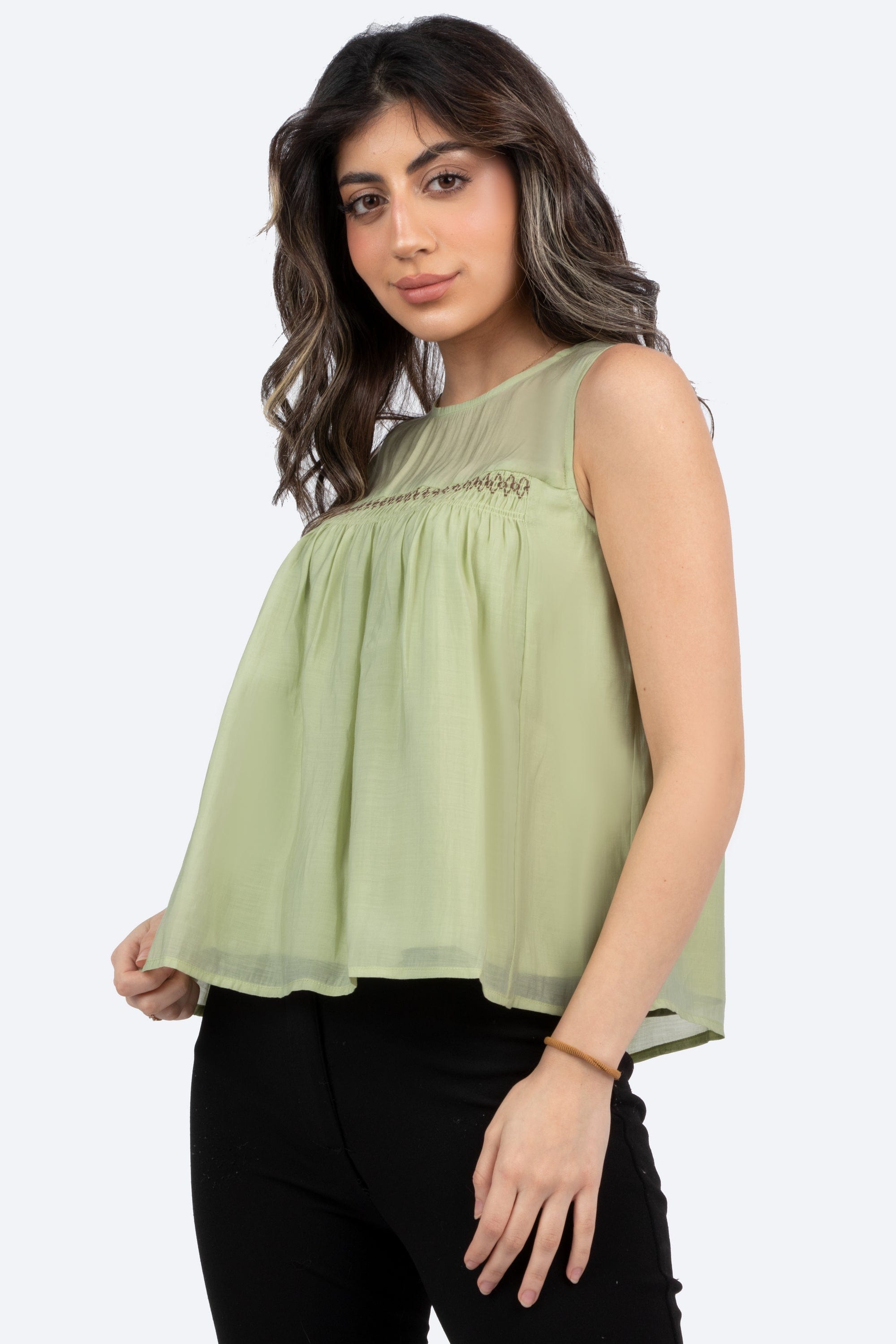 ู
ููุง ุจููุฒุฉ ูุณุงุฆู ูุช ู
ูุดูุดุฉ ู
ู ุฃุณูู ุดูููู ุนูู ุงูุตุฏุฑ ูุณุงุฆู