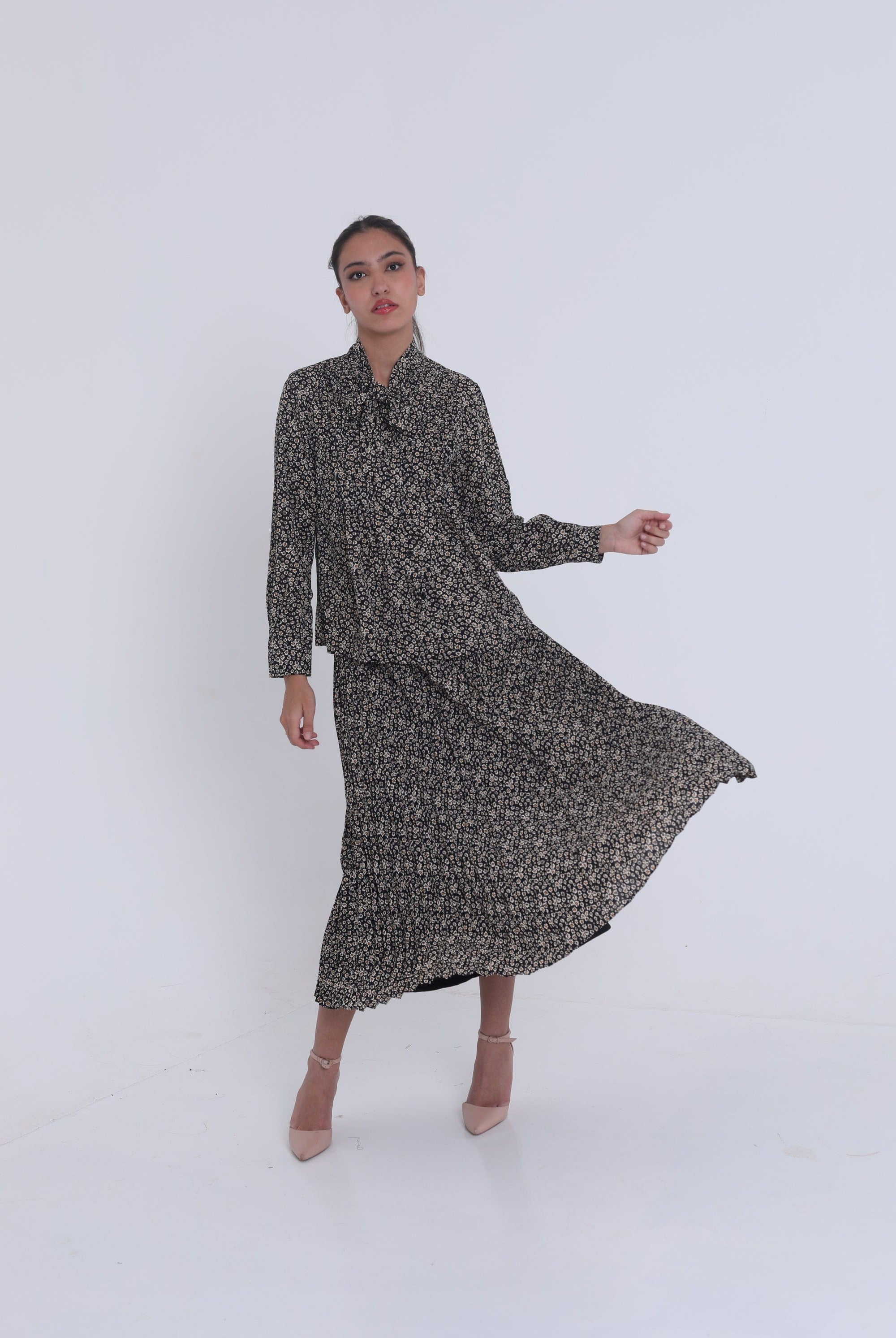 ميكا قميص مشجر بربطة عنق كم طويل نسائي