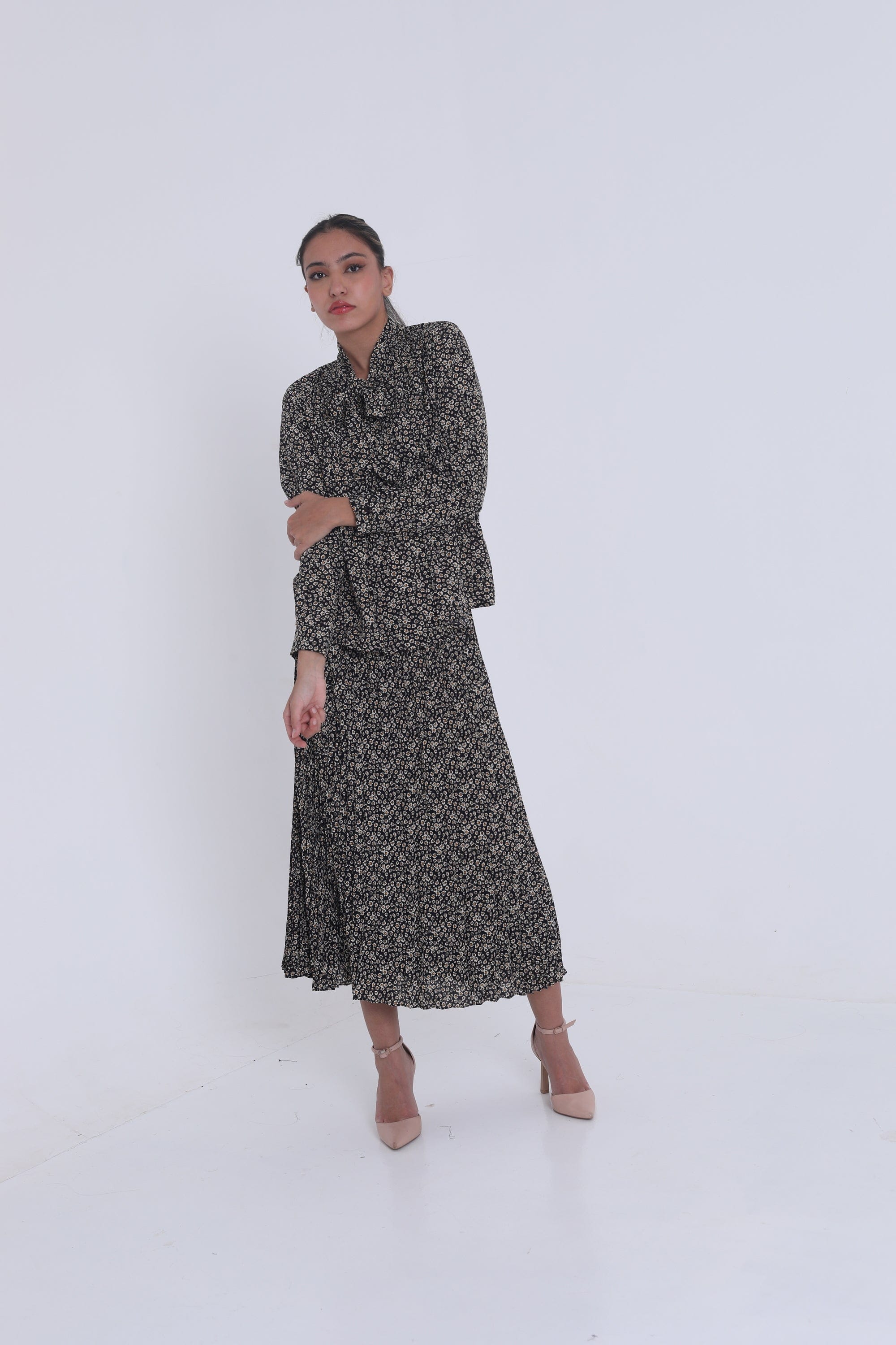 ميكا قميص مشجر بربطة عنق كم طويل نسائي