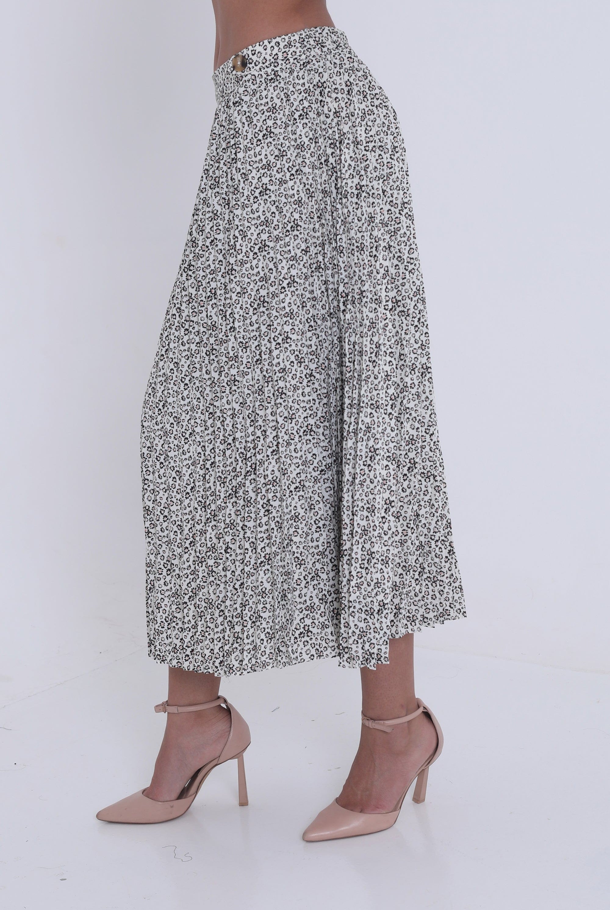 ميكا تنورة ميدي منقوشة بكسرات مزين بأزرار