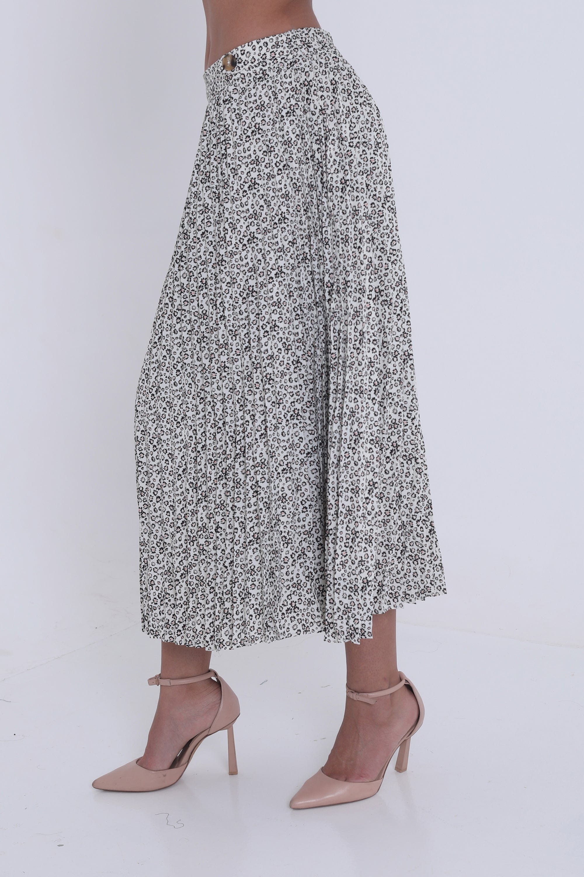 ميكا تنورة ميدي منقوشة بكسرات مزين بأزرار