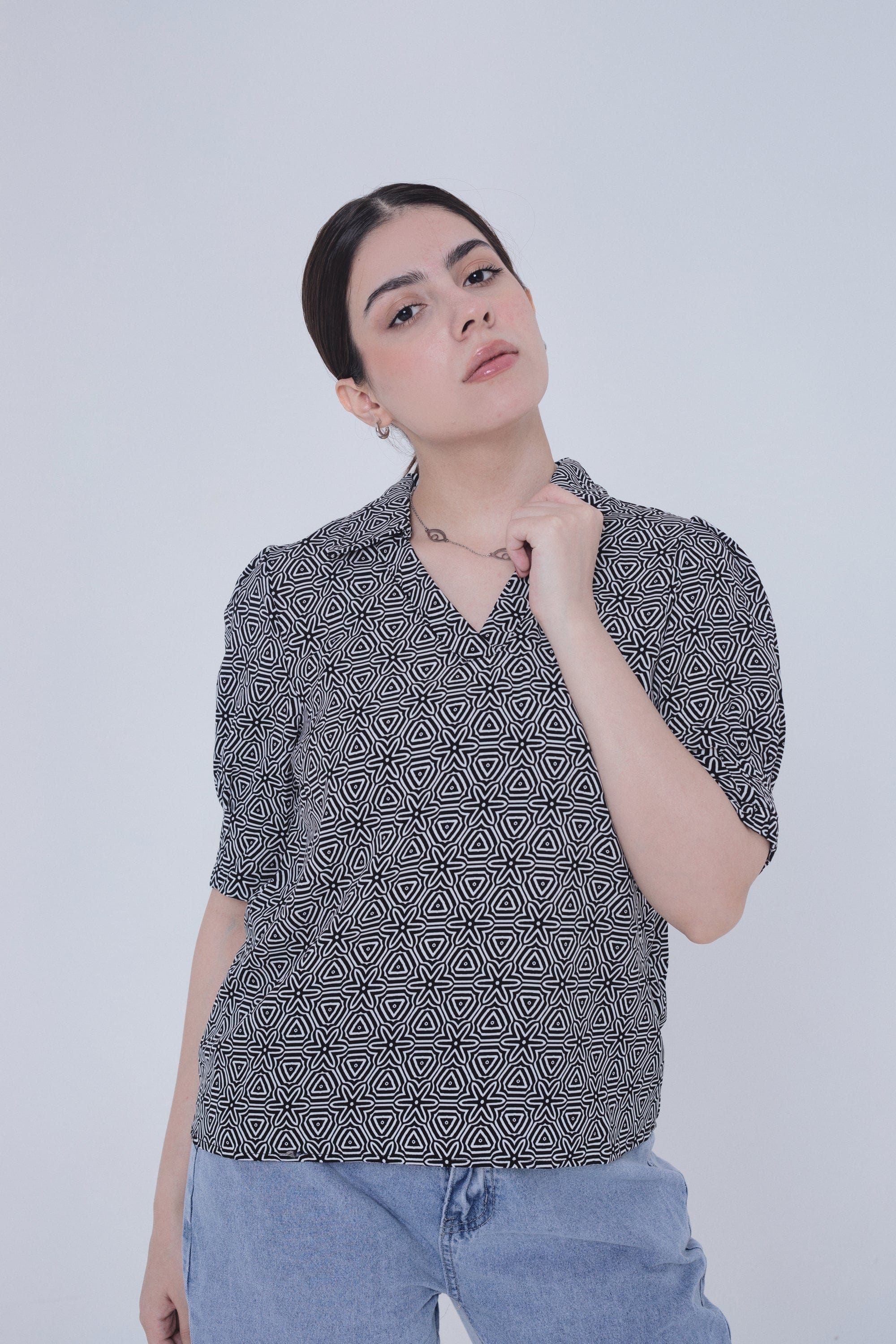 ميكا قميص بياقة ورقبة سبعة نص كم بف نسائي