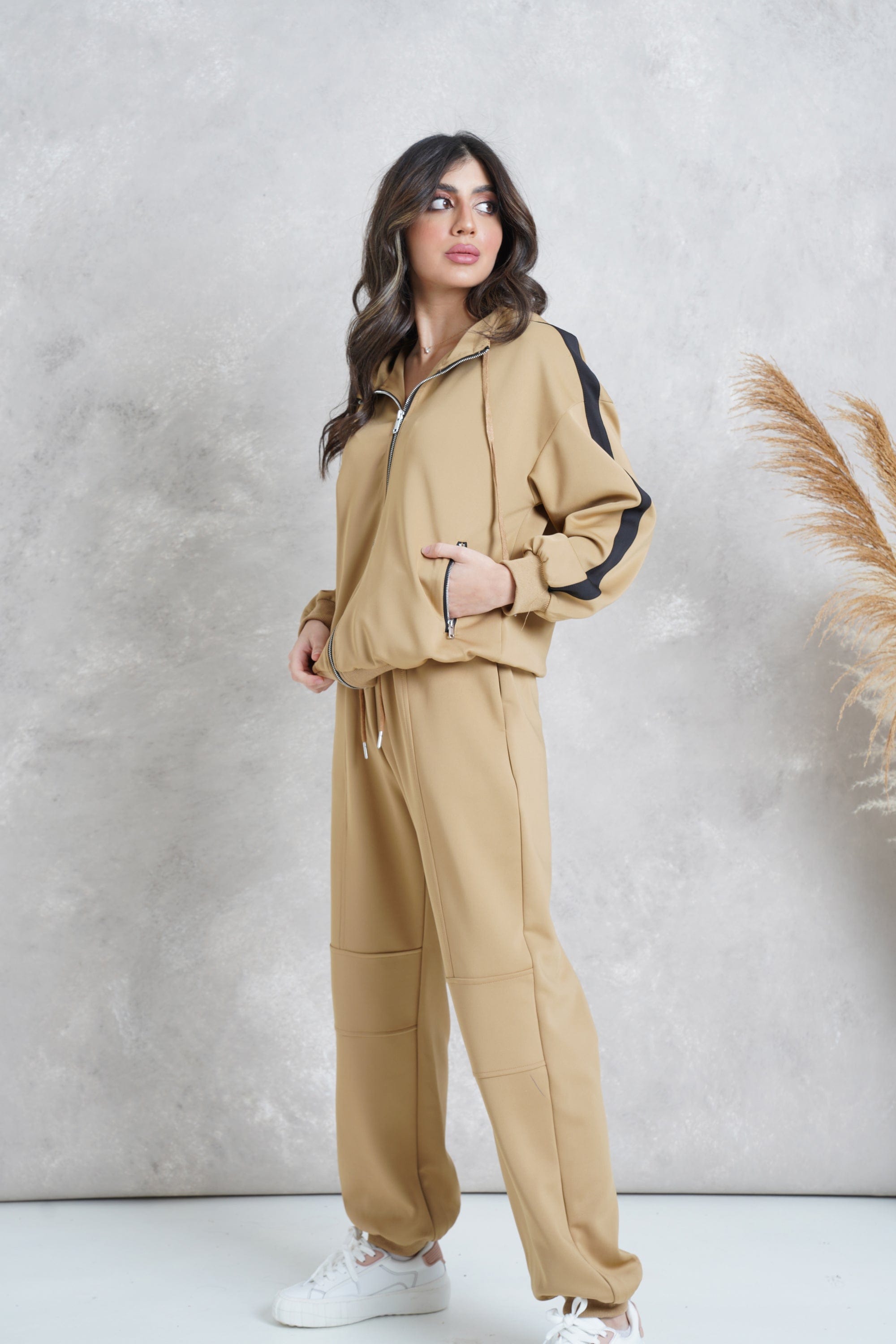 ميكا بنطلون طويل بأستك على الخصر ورباط نسائي