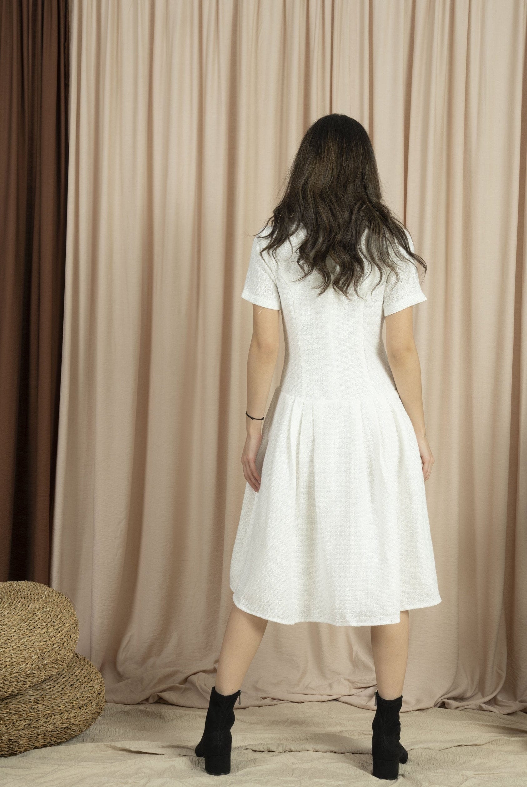 ميكا فستان صوف نسائي ميدي بفتحة رقبة V