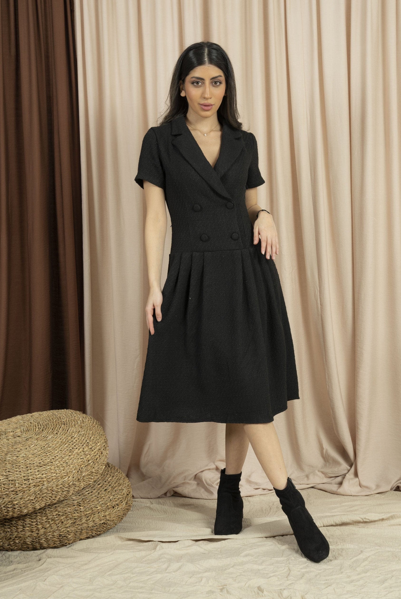 ميكا فستان صوف نسائي ميدي بفتحة رقبة V