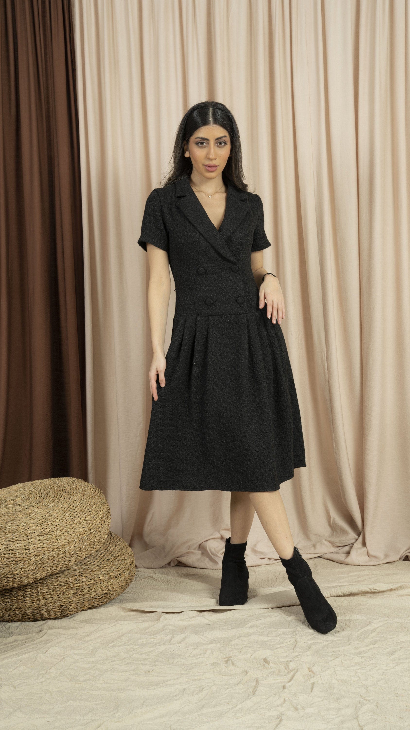 ميكا فستان صوف نسائي ميدي بفتحة رقبة V