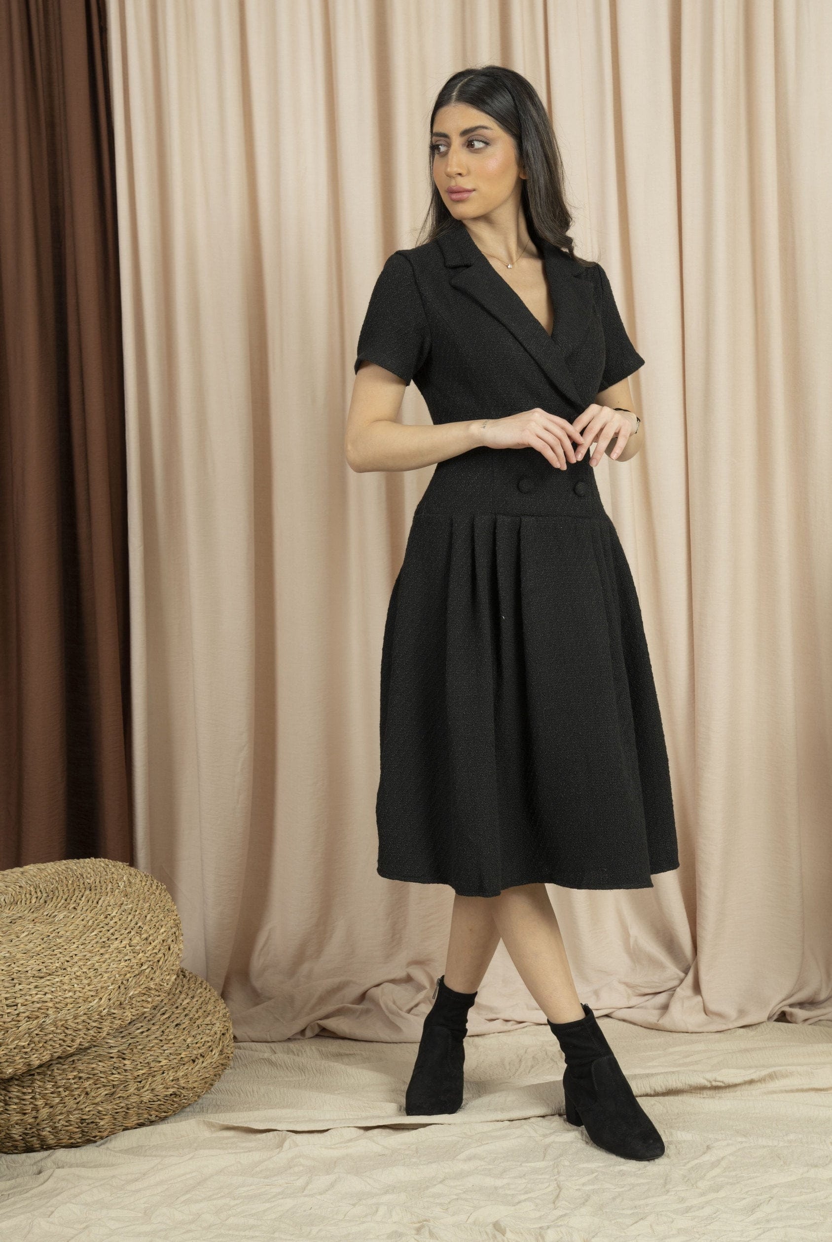 ميكا فستان صوف نسائي ميدي بفتحة رقبة V