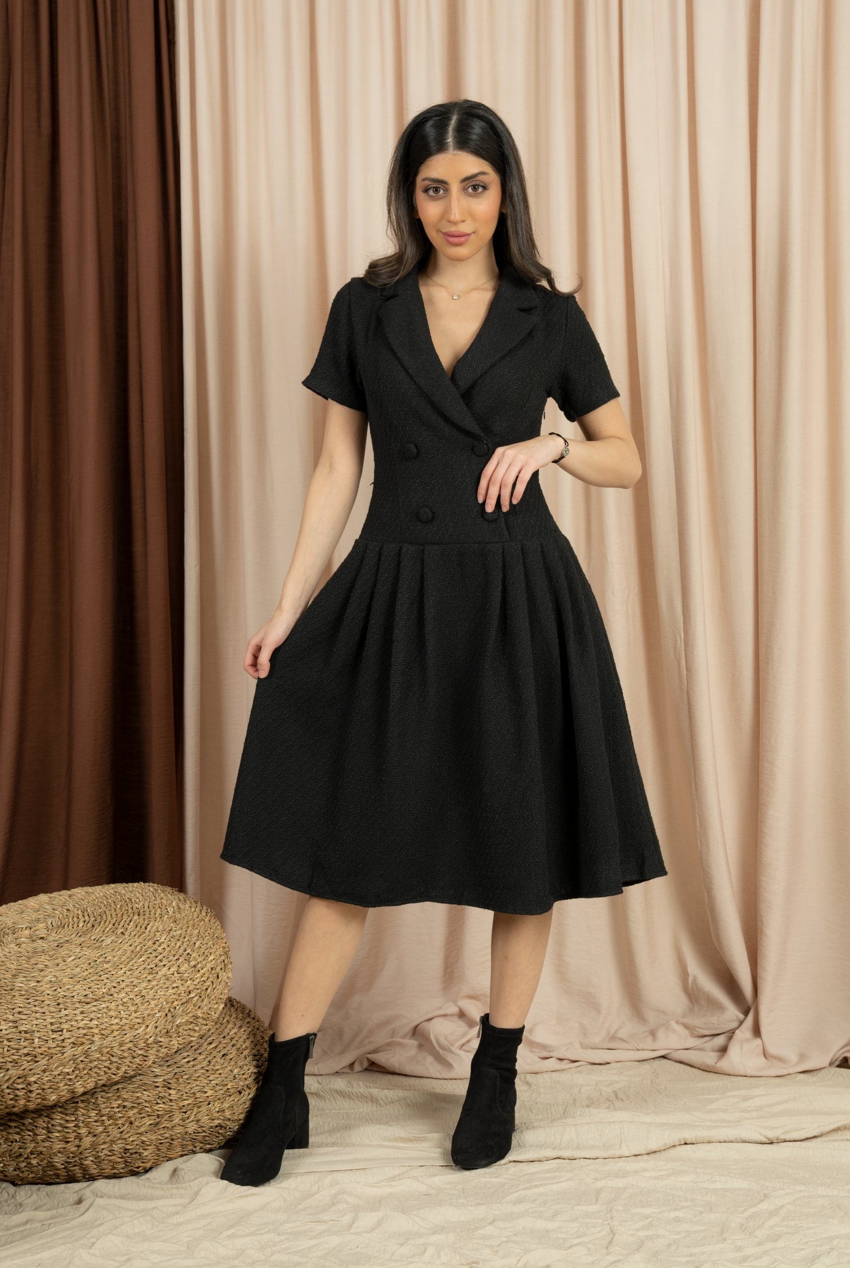 ميكا فستان صوف نسائي ميدي بفتحة رقبة V