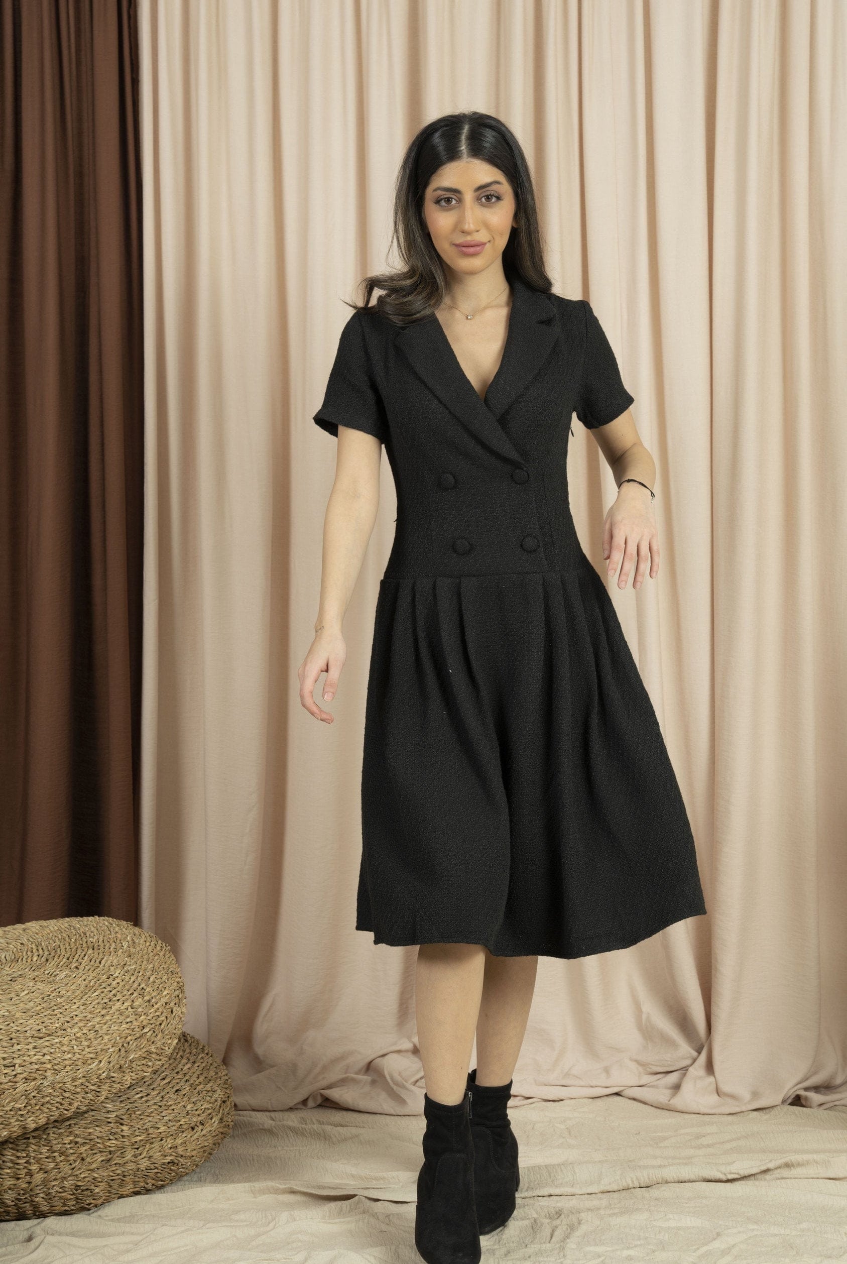 ميكا فستان صوف نسائي ميدي بفتحة رقبة V