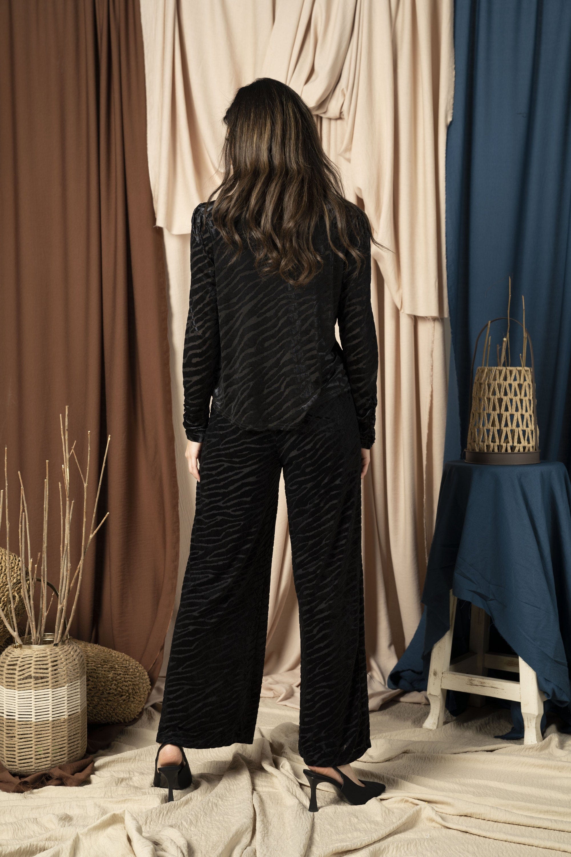 ميكا بلوزة مخمل نسائية بأكمام طويلة