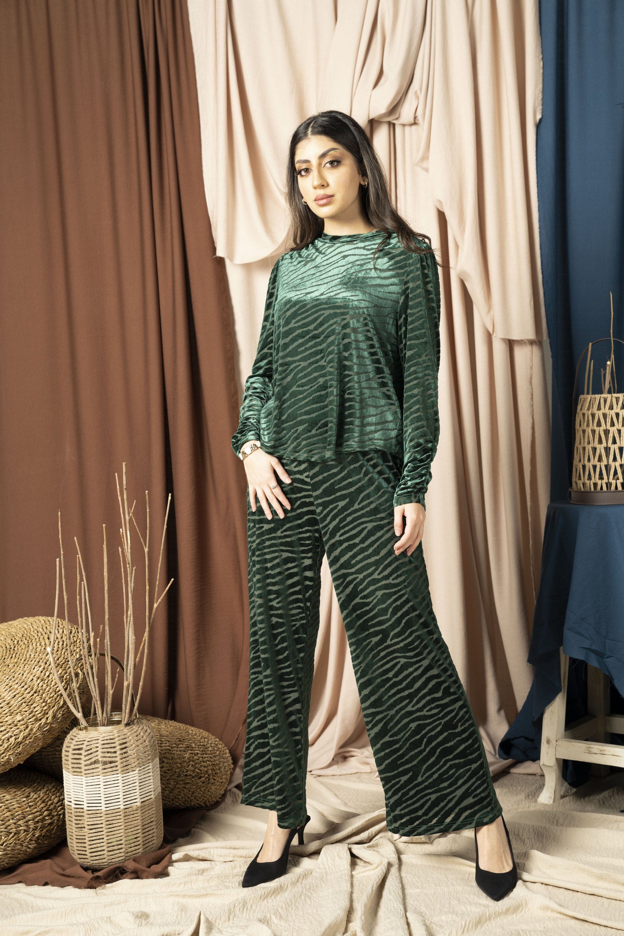 ميكا بلوزة مخمل نسائية بأكمام طويلة