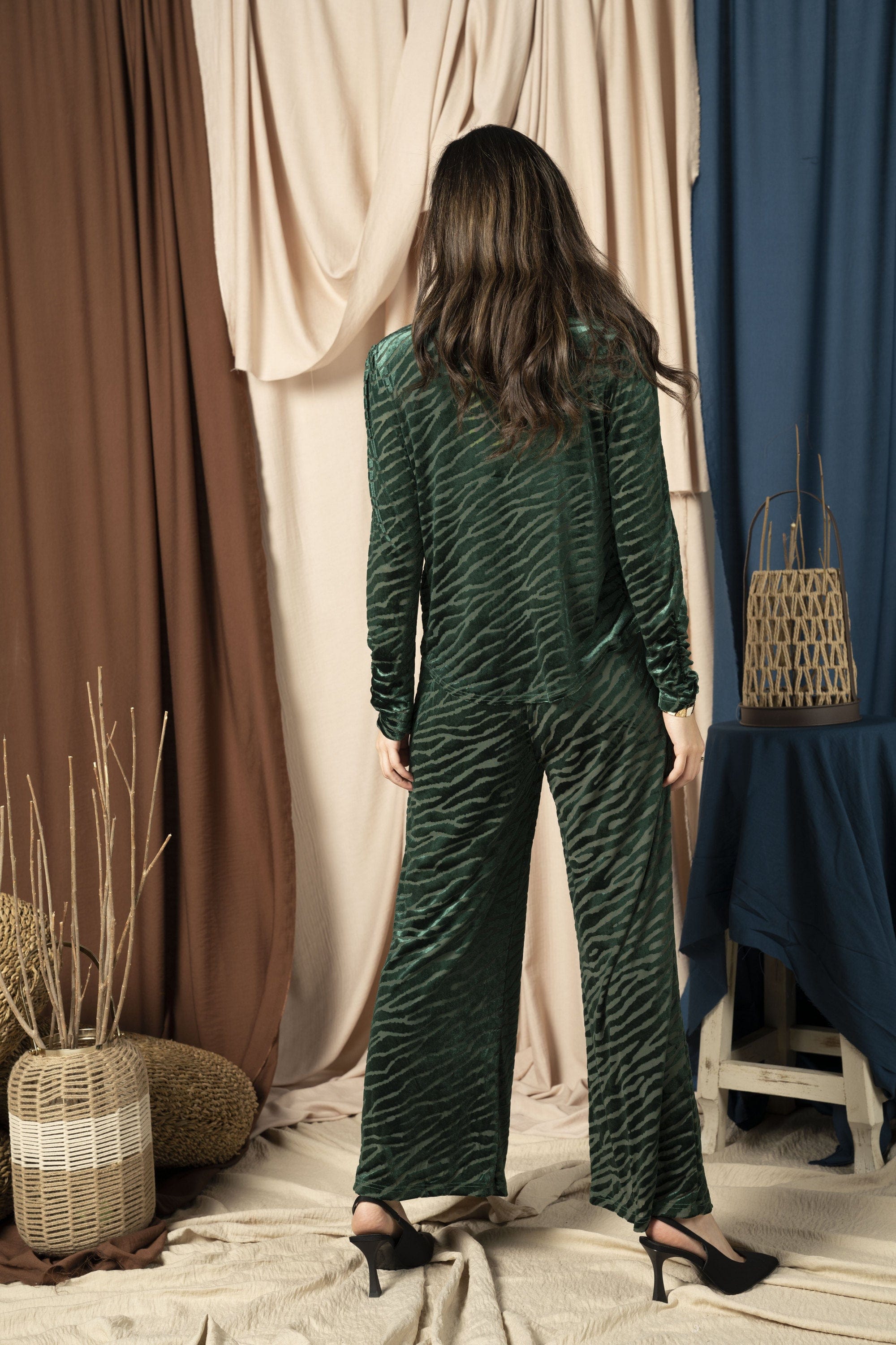 ميكا بلوزة مخمل نسائية بأكمام طويلة