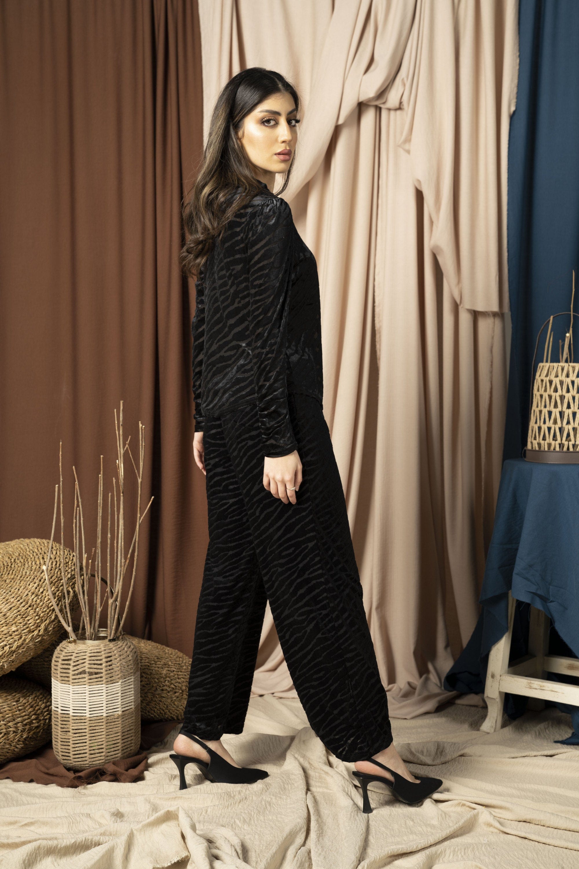 ميكا بلوزة مخمل نسائية بأكمام طويلة