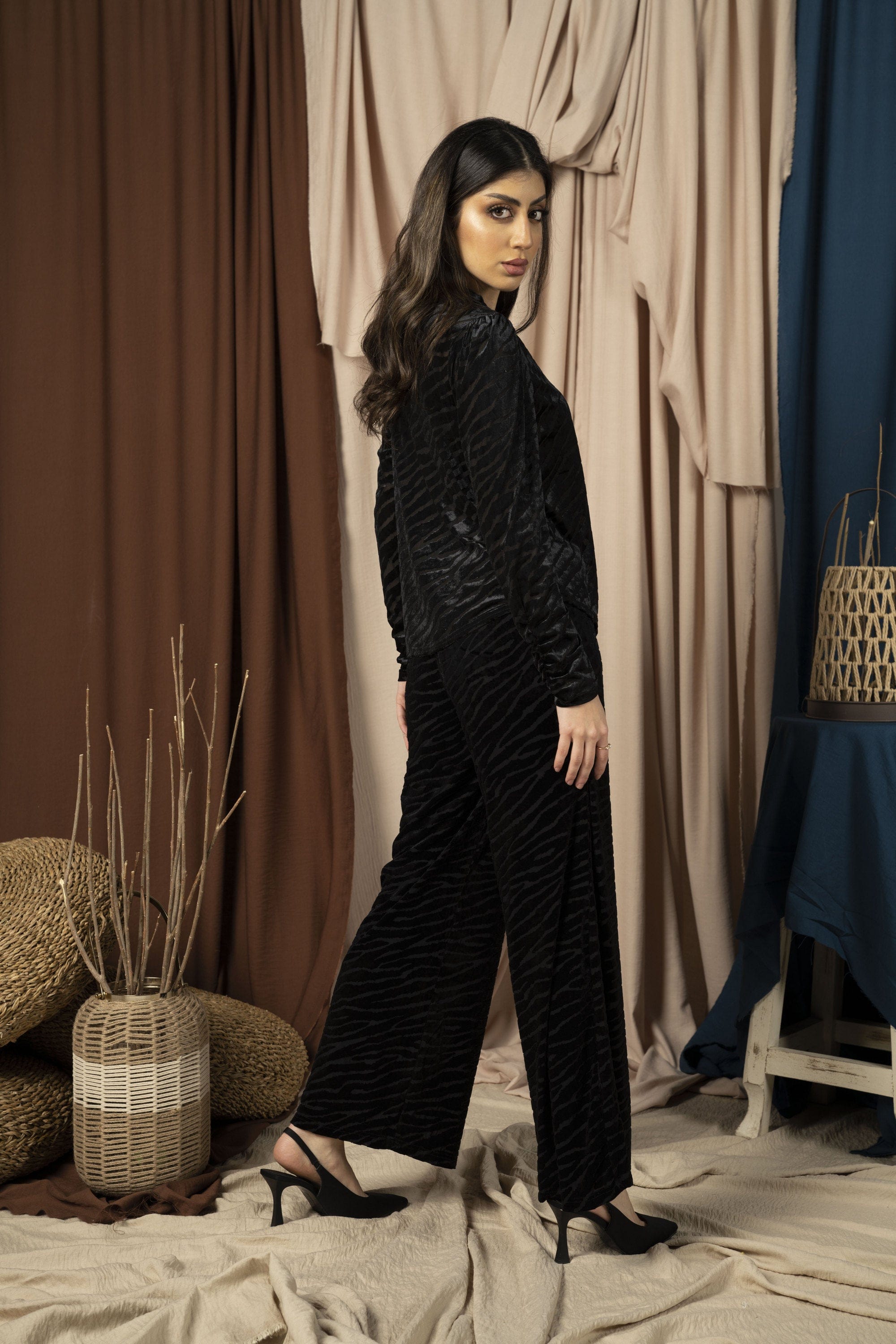 ميكا بلوزة مخمل نسائية بأكمام طويلة