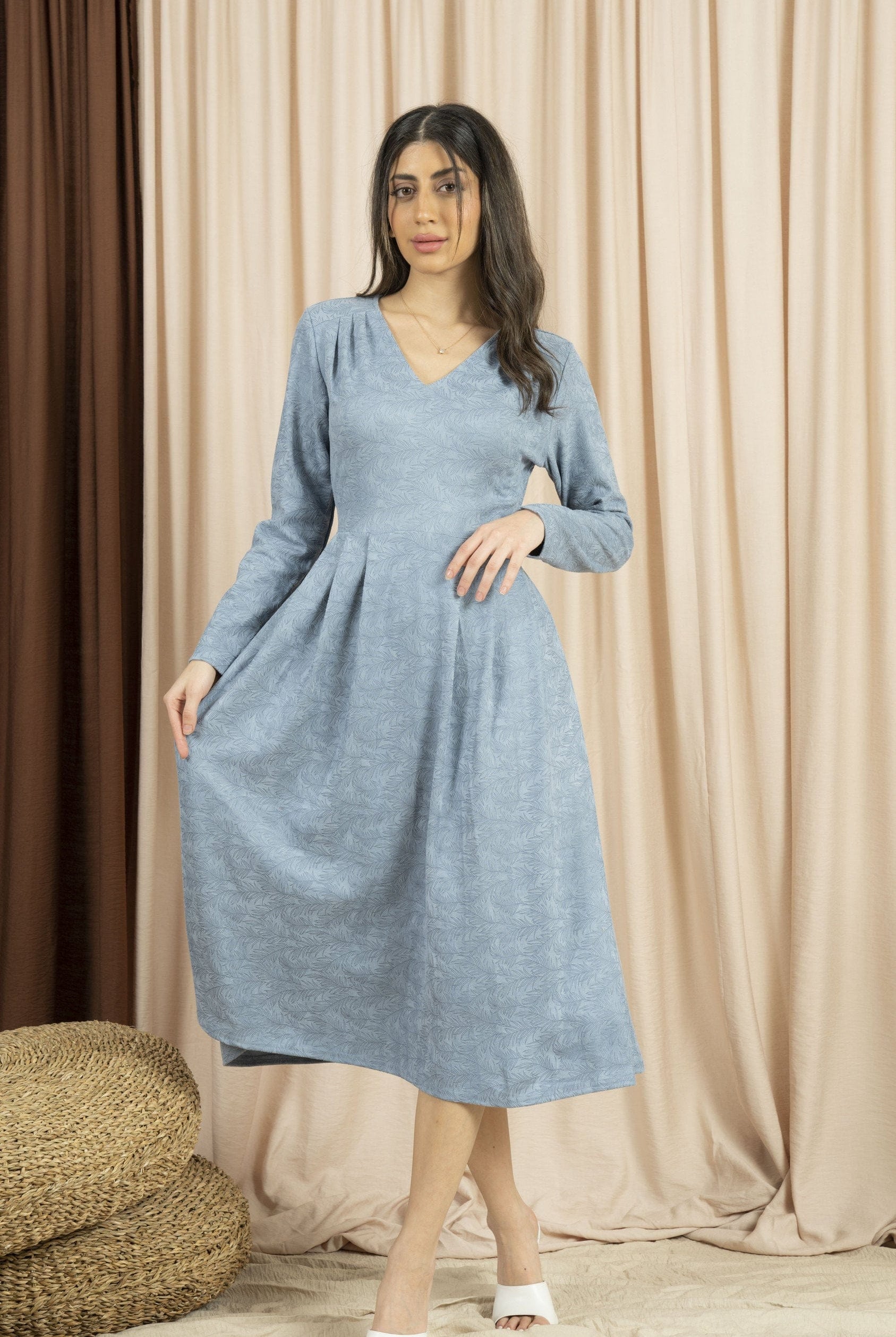 ميكا فستان نسائي بحزام بفتحة صدر V