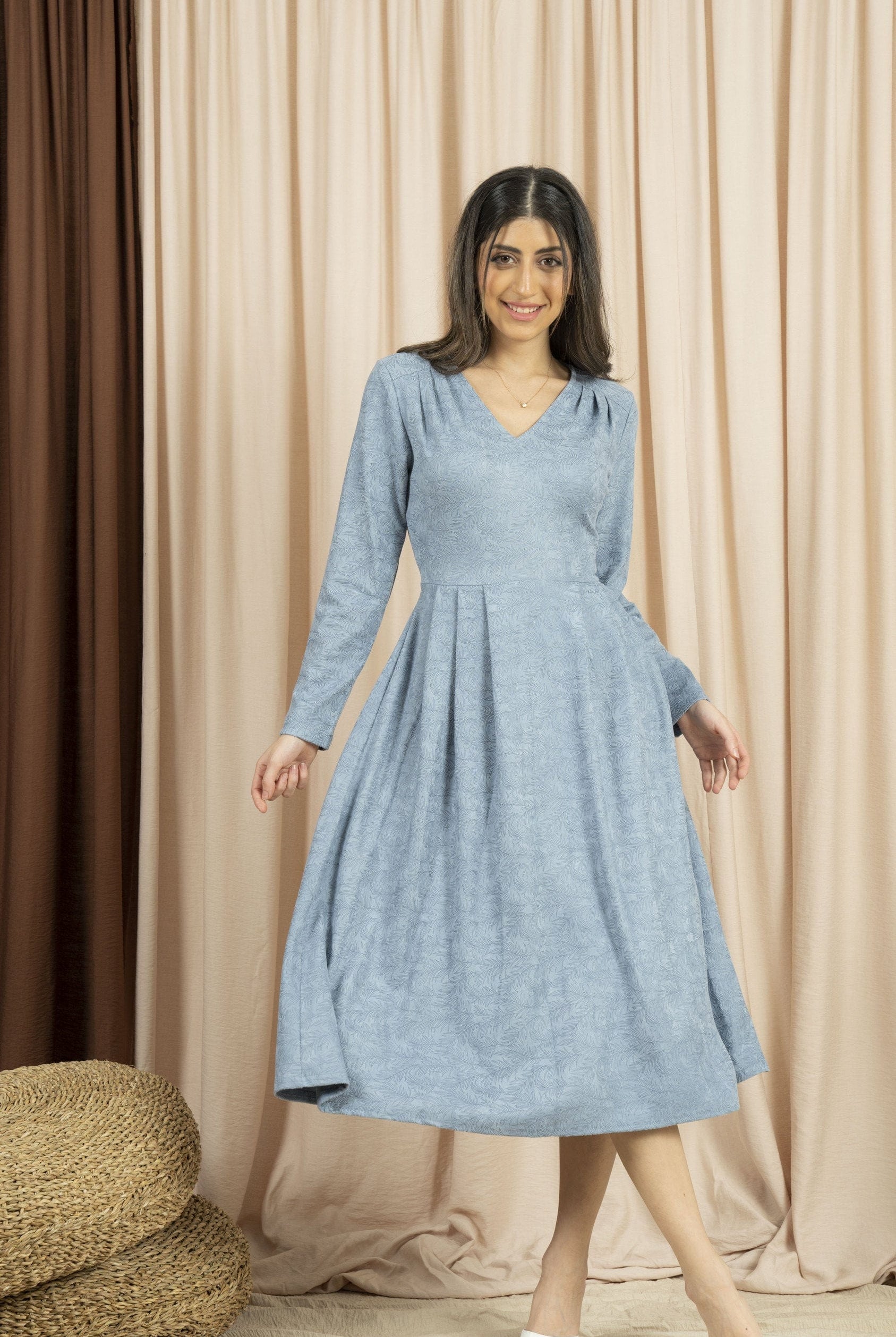 ميكا فستان نسائي بحزام بفتحة صدر V