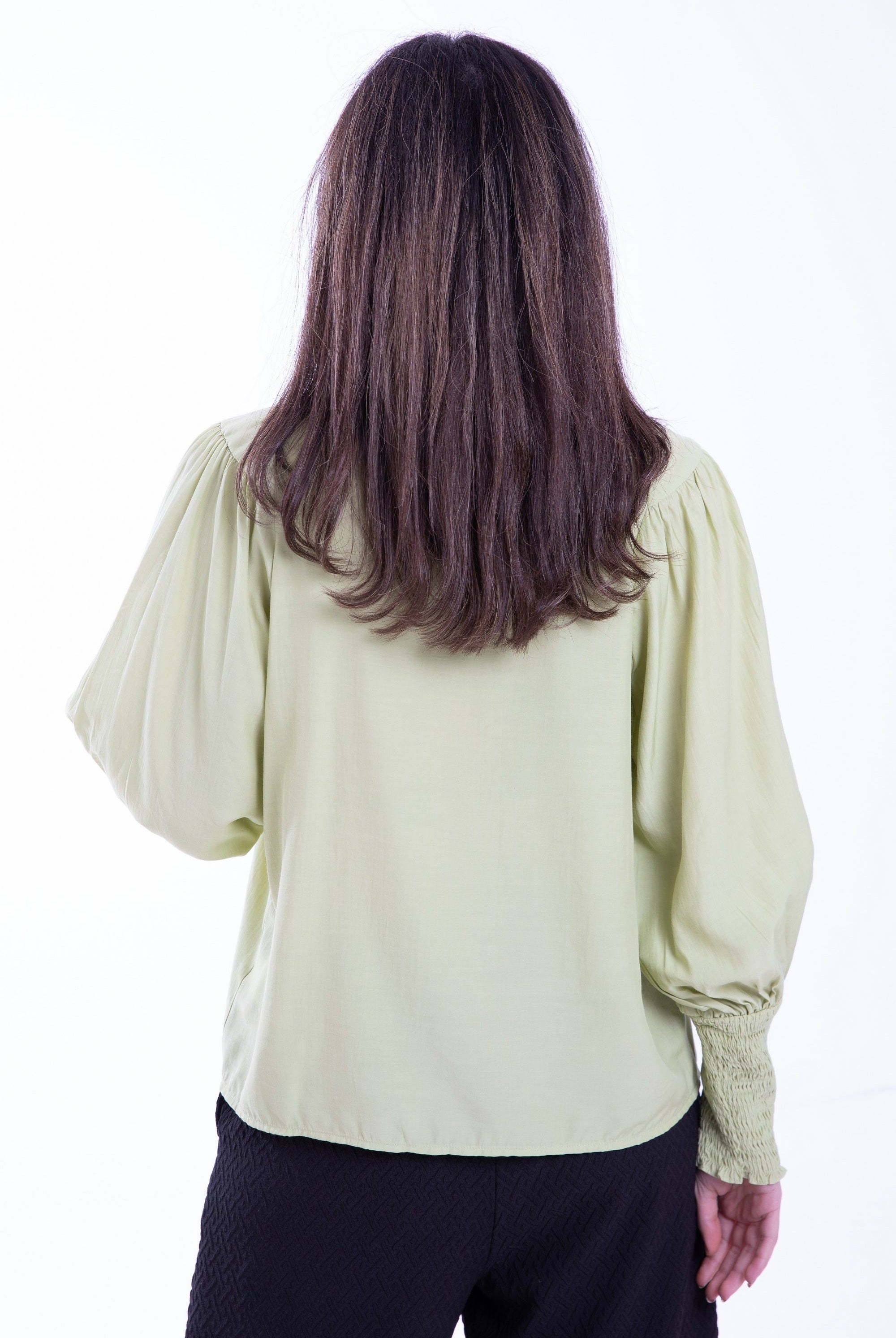 ميكا قميص سادة بأزرار أمامية كم طويل نسائي